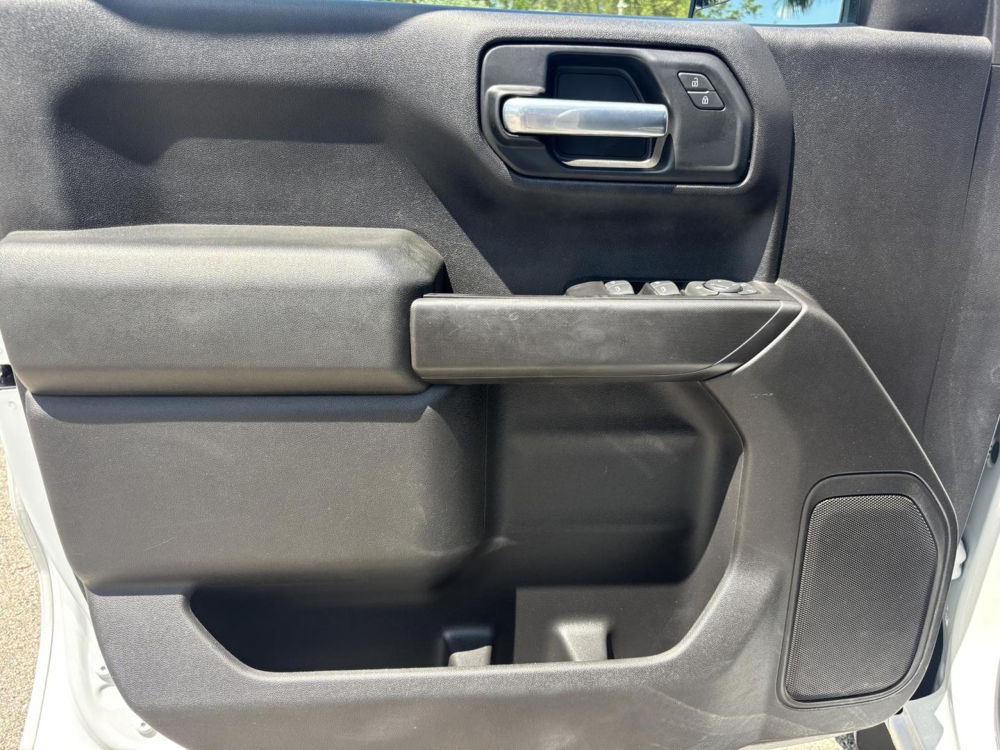 2020 WHITE /BLACK LEATHER Chevrolet Silverado 1500 Crew Cab 2WD (3GCPWAEF8LG) with an 5.3L V8 OHV 16V engine, 6A transmission, located at 11170 Summerlin Square Dr., Fort Myers Beach, FL, 33931, (239) 999-7777, 26.493546, -81.941628 - 2020 Chevrolet Silverado 1500 Work Truck – Clean History, Built to Work If you’re looking for a truck that actually works for a living, not just looks pretty in a parking lot… here it is. This 2020 Chevy Silverado 1500 Work Truck comes equipped with a 5.3L V8, giving you the power you ne - Photo#33
