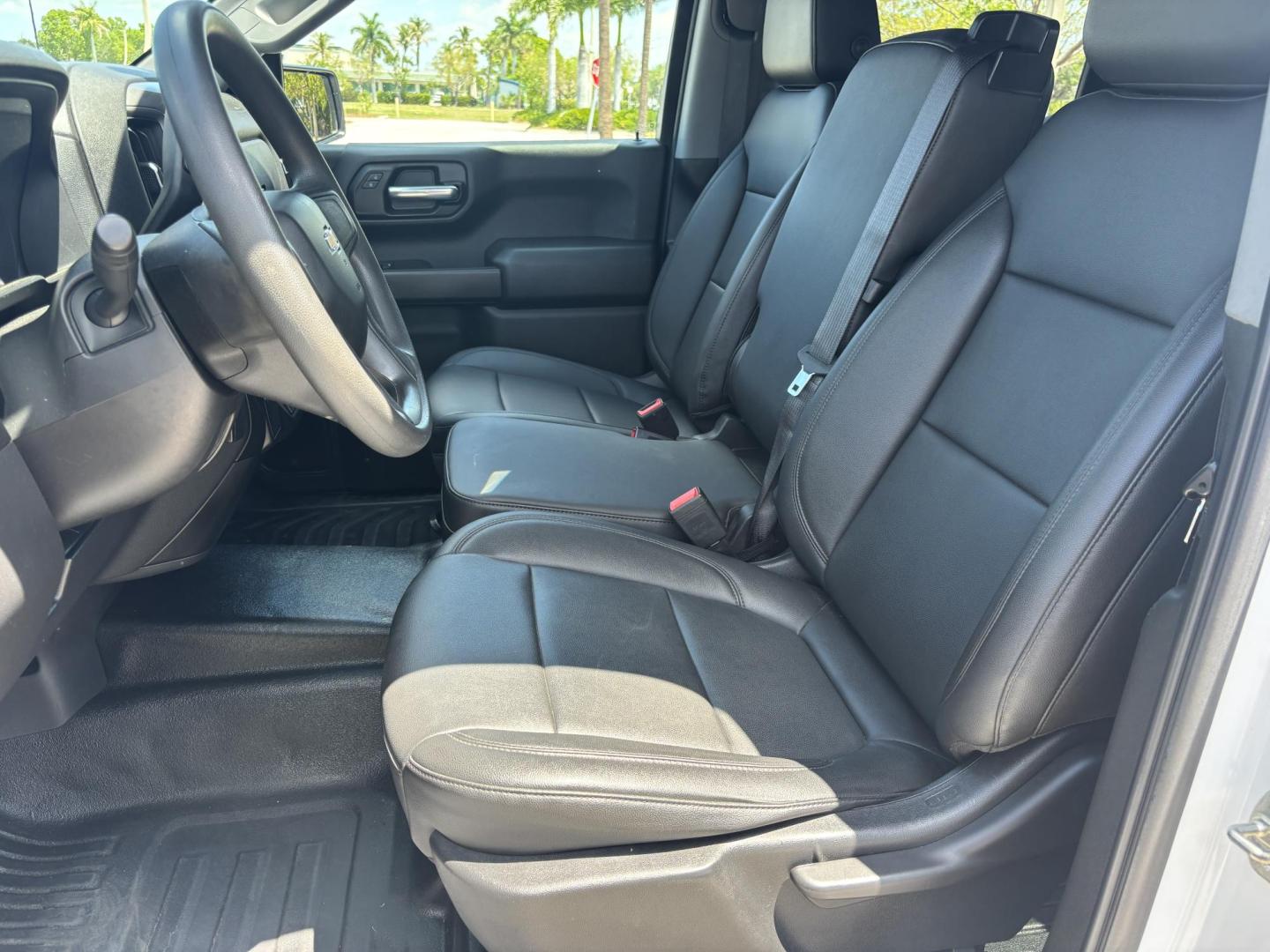 2020 WHITE /BLACK LEATHER Chevrolet Silverado 1500 Crew Cab 2WD (3GCPWAEF8LG) with an 5.3L V8 OHV 16V engine, 6A transmission, located at 11170 Summerlin Square Dr., Fort Myers Beach, FL, 33931, (239) 999-7777, 26.493546, -81.941628 - 2020 Chevrolet Silverado 1500 Work Truck – Clean History, Built to Work If you’re looking for a truck that actually works for a living, not just looks pretty in a parking lot… here it is. This 2020 Chevy Silverado 1500 Work Truck comes equipped with a 5.3L V8, giving you the power you ne - Photo#10