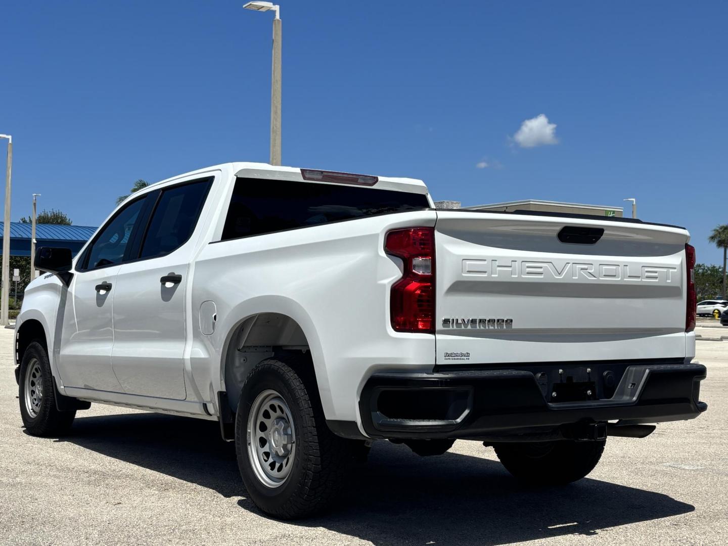 2020 WHITE /BLACK LEATHER Chevrolet Silverado 1500 Crew Cab 2WD (3GCPWAEF8LG) with an 5.3L V8 OHV 16V engine, 6A transmission, located at 11170 Summerlin Square Dr., Fort Myers Beach, FL, 33931, (239) 999-7777, 26.493546, -81.941628 - 2020 Chevrolet Silverado 1500 Work Truck – Clean History, Built to Work If you’re looking for a truck that actually works for a living, not just looks pretty in a parking lot… here it is. This 2020 Chevy Silverado 1500 Work Truck comes equipped with a 5.3L V8, giving you the power you ne - Photo#5