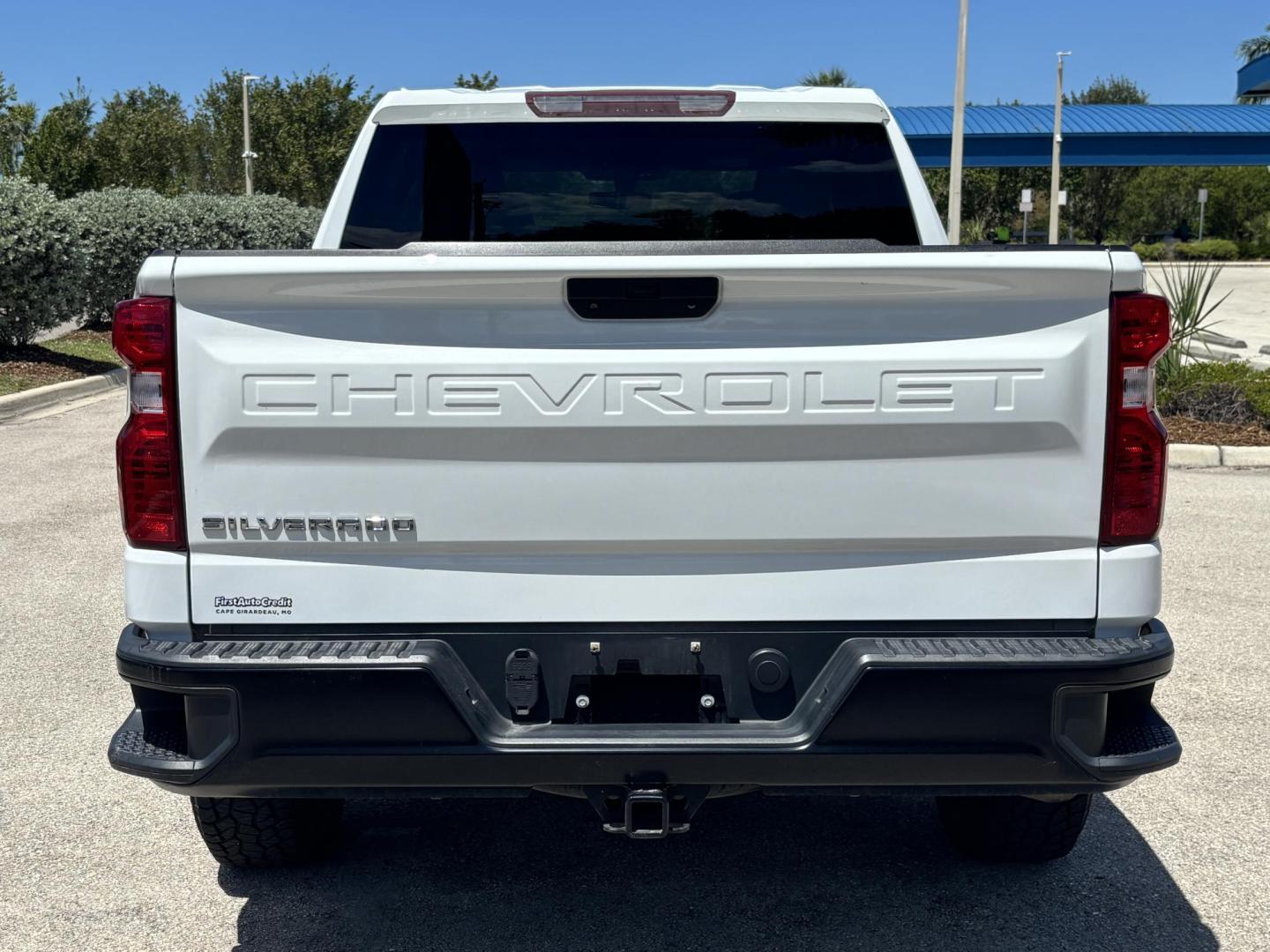 2020 WHITE /BLACK LEATHER Chevrolet Silverado 1500 Crew Cab 2WD (3GCPWAEF8LG) with an 5.3L V8 OHV 16V engine, 6A transmission, located at 11170 Summerlin Square Dr., Fort Myers Beach, FL, 33931, (239) 999-7777, 26.493546, -81.941628 - 2020 Chevrolet Silverado 1500 Work Truck – Clean History, Built to Work If you’re looking for a truck that actually works for a living, not just looks pretty in a parking lot… here it is. This 2020 Chevy Silverado 1500 Work Truck comes equipped with a 5.3L V8, giving you the power you ne - Photo#6