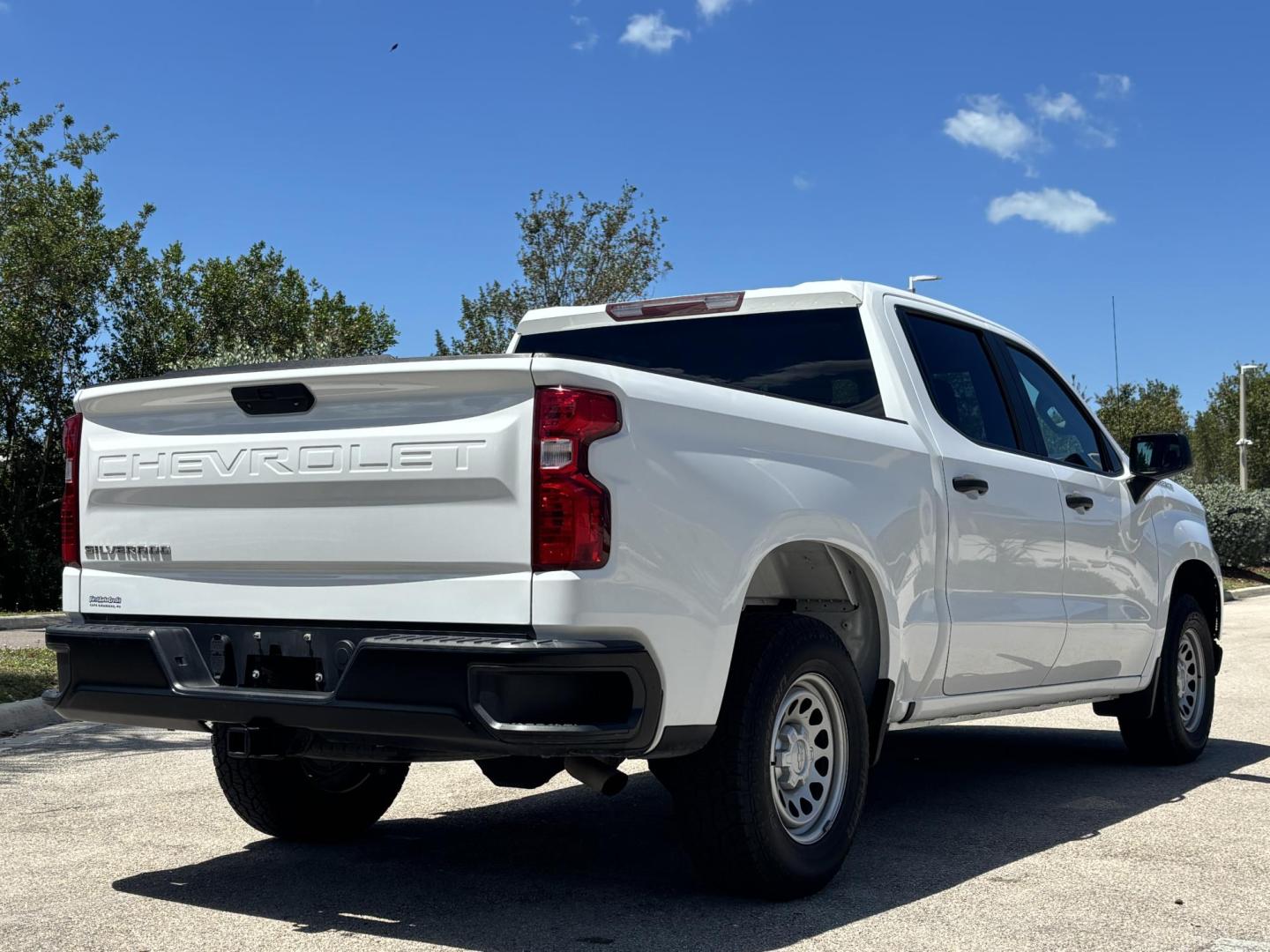 2020 WHITE /BLACK LEATHER Chevrolet Silverado 1500 Crew Cab 2WD (3GCPWAEF8LG) with an 5.3L V8 OHV 16V engine, 6A transmission, located at 11170 Summerlin Square Dr., Fort Myers Beach, FL, 33931, (239) 999-7777, 26.493546, -81.941628 - 2020 Chevrolet Silverado 1500 Work Truck – Clean History, Built to Work If you’re looking for a truck that actually works for a living, not just looks pretty in a parking lot… here it is. This 2020 Chevy Silverado 1500 Work Truck comes equipped with a 5.3L V8, giving you the power you ne - Photo#7