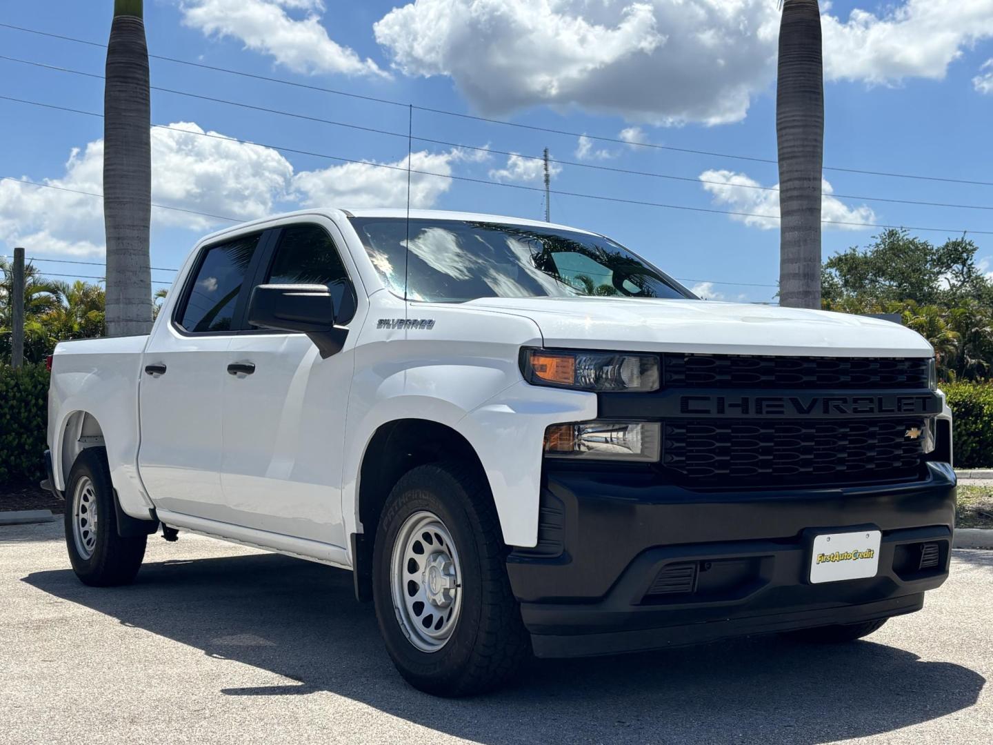 2020 WHITE /BLACK LEATHER Chevrolet Silverado 1500 Crew Cab 2WD (3GCPWAEF8LG) with an 5.3L V8 OHV 16V engine, 6A transmission, located at 11170 Summerlin Square Dr., Fort Myers Beach, FL, 33931, (239) 999-7777, 26.493546, -81.941628 - 2020 Chevrolet Silverado 1500 Work Truck – Clean History, Built to Work If you’re looking for a truck that actually works for a living, not just looks pretty in a parking lot… here it is. This 2020 Chevy Silverado 1500 Work Truck comes equipped with a 5.3L V8, giving you the power you ne - Photo#3