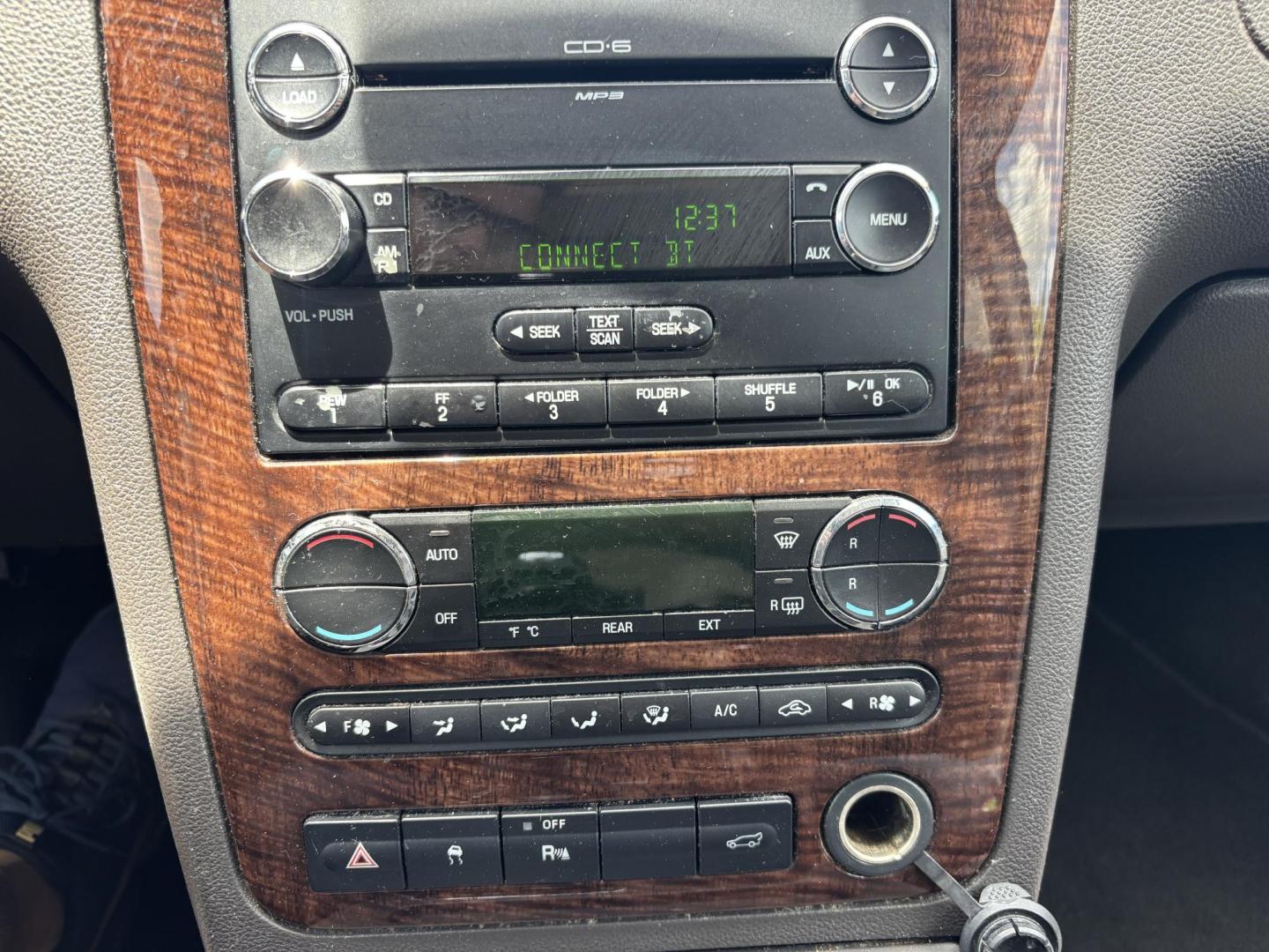 2008 RED /BEIGE LEATHER Ford Taurus X Eddie Bauer AWD (1FMDK07W58G) with an 3.5L V6 DOHC 24V engine, 6-Speed Automatic Overdrive transmission, located at 11170 Summerlin Square Dr., Fort Myers Beach, FL, 33931, (239) 999-7777, 26.493546, -81.941628 - Photo#12