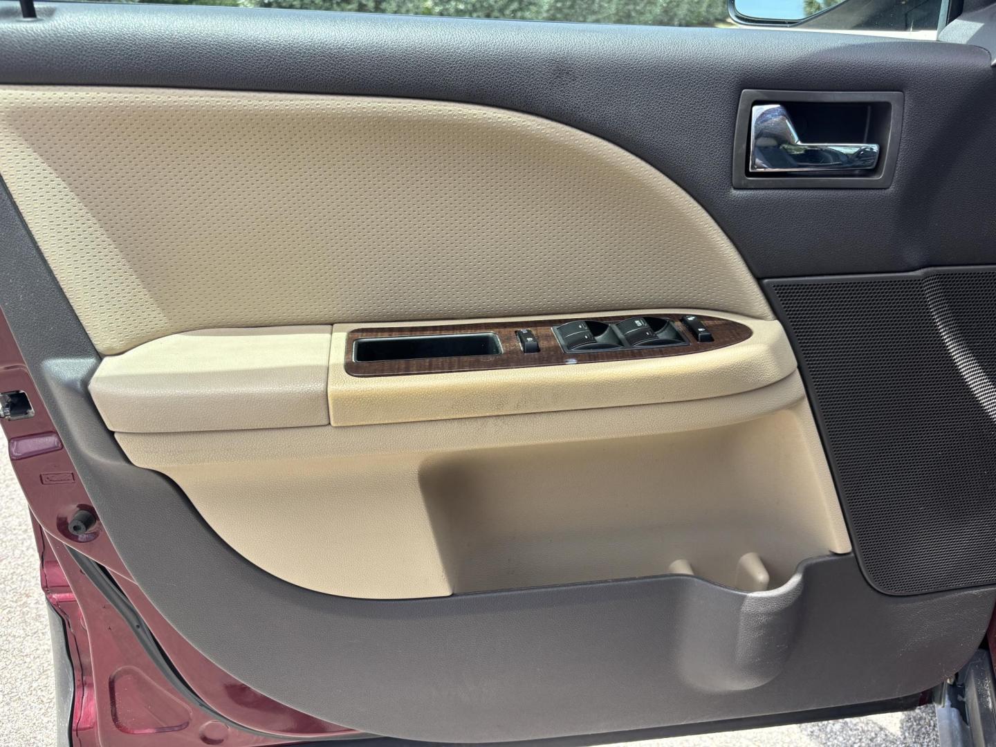 2008 RED /BEIGE LEATHER Ford Taurus X Eddie Bauer AWD (1FMDK07W58G) with an 3.5L V6 DOHC 24V engine, 6-Speed Automatic Overdrive transmission, located at 11170 Summerlin Square Dr., Fort Myers Beach, FL, 33931, (239) 999-7777, 26.493546, -81.941628 - Photo#28