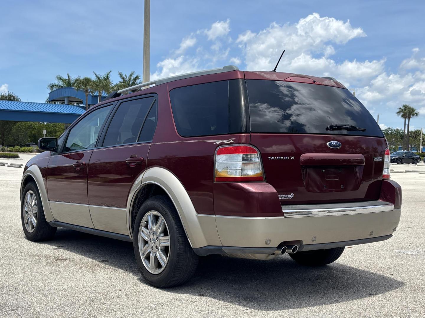 2008 RED /BEIGE LEATHER Ford Taurus X Eddie Bauer AWD (1FMDK07W58G) with an 3.5L V6 DOHC 24V engine, 6-Speed Automatic Overdrive transmission, located at 11170 Summerlin Square Dr., Fort Myers Beach, FL, 33931, (239) 999-7777, 26.493546, -81.941628 - Photo#5