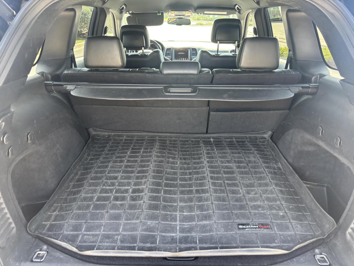 2015 GRAY /BLACK LEATHER Jeep Grand Cherokee Limited 4WD (1C4RJFBG5FC) with an 3.6L V6 DOHC 24V engine, 8-Speed Automatic transmission, located at 11170 Summerlin Square Dr., Fort Myers Beach, FL, 33931, (239) 999-7777, 26.493546, -81.941628 - 2015 Jeep Grand Cherokee Limited 4x4 – $14,500 – 111,395 Miles Now available at First Auto Credit Fort Myers Beach is this sharp 2015 Jeep Grand Cherokee Limited, a well-equipped midsize SUV that blends comfort, capability, and style. With 111,395 miles, a 3.6L V6 engine, and 4x4 capability, - Photo#24