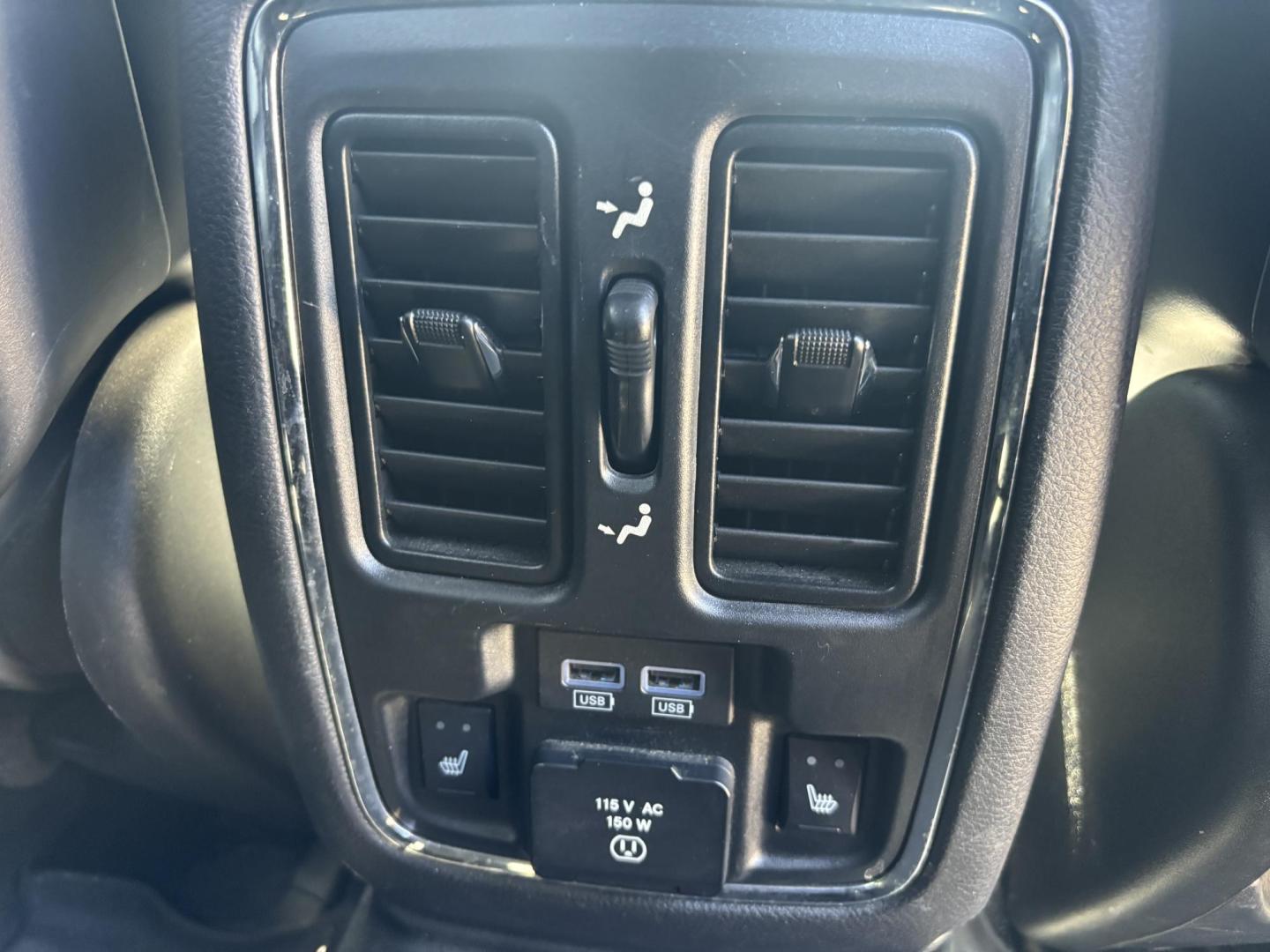 2015 GRAY /BLACK LEATHER Jeep Grand Cherokee Limited 4WD (1C4RJFBG5FC) with an 3.6L V6 DOHC 24V engine, 8-Speed Automatic transmission, located at 11170 Summerlin Square Dr., Fort Myers Beach, FL, 33931, (239) 999-7777, 26.493546, -81.941628 - 2015 Jeep Grand Cherokee Limited 4x4 – $14,500 – 111,395 Miles Now available at First Auto Credit Fort Myers Beach is this sharp 2015 Jeep Grand Cherokee Limited, a well-equipped midsize SUV that blends comfort, capability, and style. With 111,395 miles, a 3.6L V6 engine, and 4x4 capability, - Photo#20