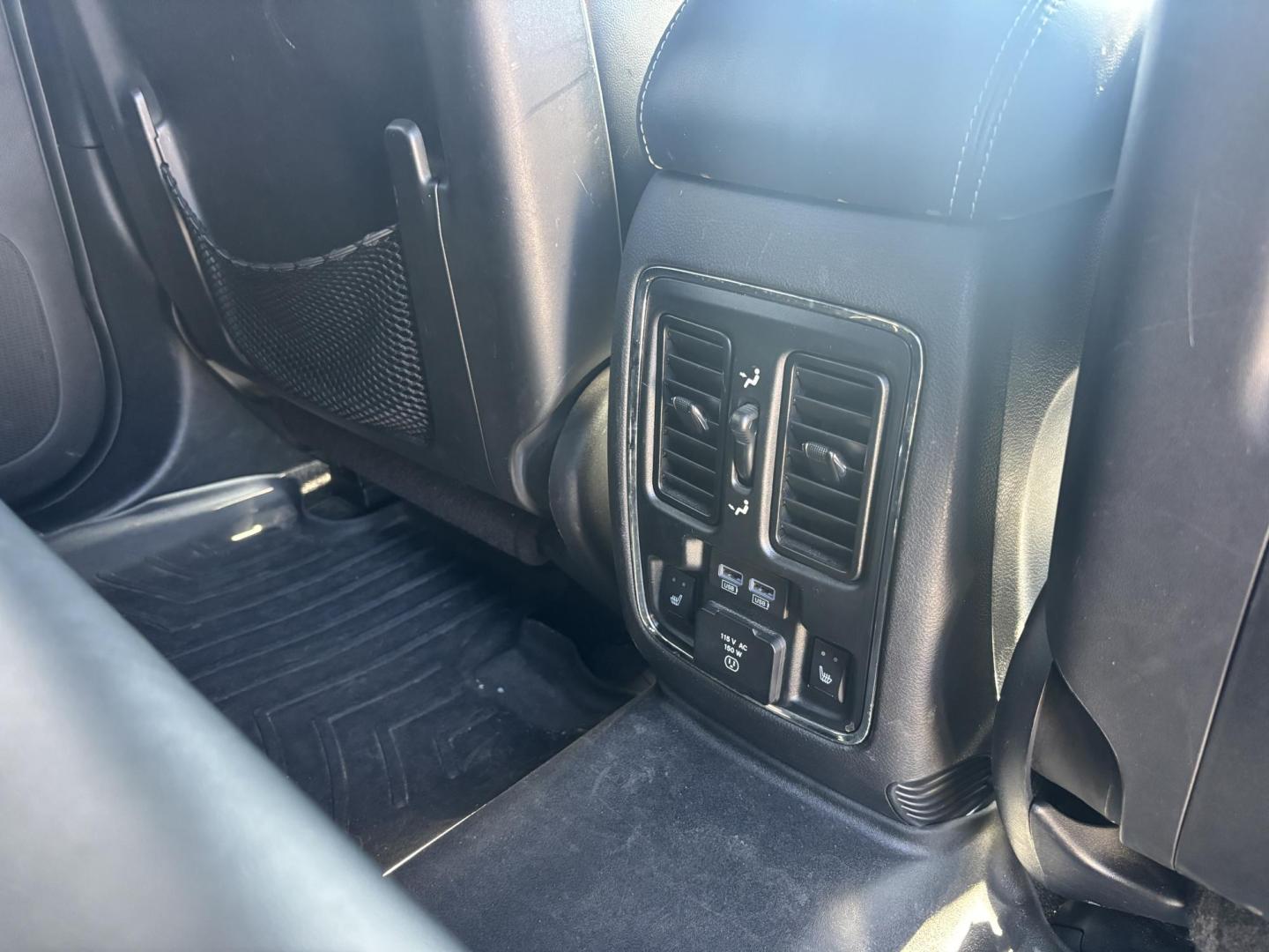 2015 GRAY /BLACK LEATHER Jeep Grand Cherokee Limited 4WD (1C4RJFBG5FC) with an 3.6L V6 DOHC 24V engine, 8-Speed Automatic transmission, located at 11170 Summerlin Square Dr., Fort Myers Beach, FL, 33931, (239) 999-7777, 26.493546, -81.941628 - 2015 Jeep Grand Cherokee Limited 4x4 – $14,500 – 111,395 Miles Now available at First Auto Credit Fort Myers Beach is this sharp 2015 Jeep Grand Cherokee Limited, a well-equipped midsize SUV that blends comfort, capability, and style. With 111,395 miles, a 3.6L V6 engine, and 4x4 capability, - Photo#19