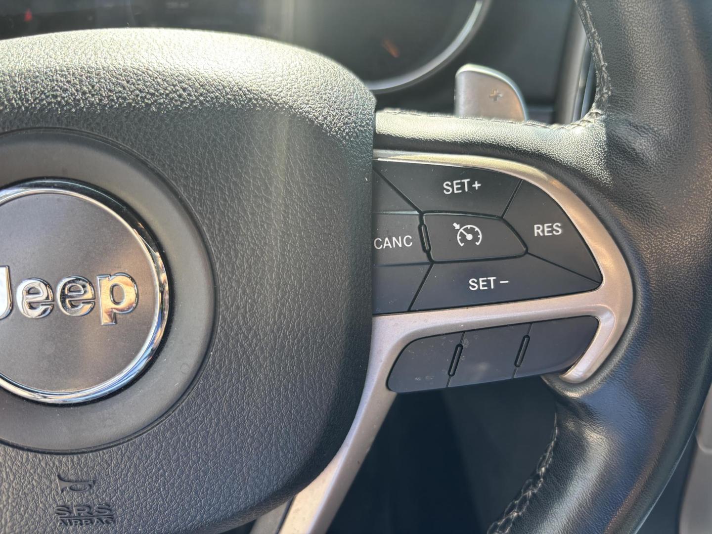 2015 GRAY /BLACK LEATHER Jeep Grand Cherokee Limited 4WD (1C4RJFBG5FC) with an 3.6L V6 DOHC 24V engine, 8-Speed Automatic transmission, located at 11170 Summerlin Square Dr., Fort Myers Beach, FL, 33931, (239) 999-7777, 26.493546, -81.941628 - 2015 Jeep Grand Cherokee Limited 4x4 – $14,500 – 111,395 Miles Now available at First Auto Credit Fort Myers Beach is this sharp 2015 Jeep Grand Cherokee Limited, a well-equipped midsize SUV that blends comfort, capability, and style. With 111,395 miles, a 3.6L V6 engine, and 4x4 capability, - Photo#27