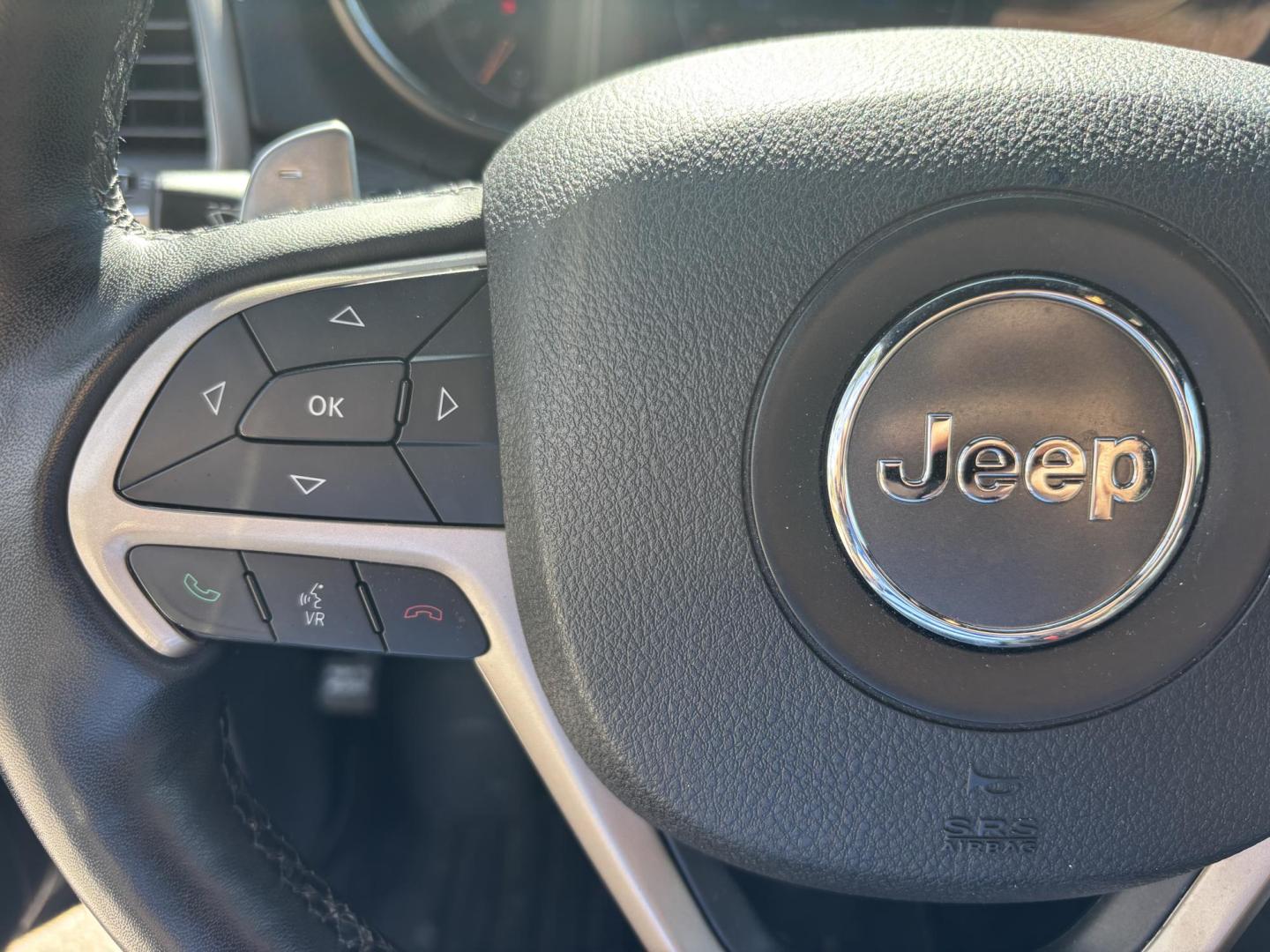 2015 GRAY /BLACK LEATHER Jeep Grand Cherokee Limited 4WD (1C4RJFBG5FC) with an 3.6L V6 DOHC 24V engine, 8-Speed Automatic transmission, located at 11170 Summerlin Square Dr., Fort Myers Beach, FL, 33931, (239) 999-7777, 26.493546, -81.941628 - 2015 Jeep Grand Cherokee Limited 4x4 – $14,500 – 111,395 Miles Now available at First Auto Credit Fort Myers Beach is this sharp 2015 Jeep Grand Cherokee Limited, a well-equipped midsize SUV that blends comfort, capability, and style. With 111,395 miles, a 3.6L V6 engine, and 4x4 capability, - Photo#26