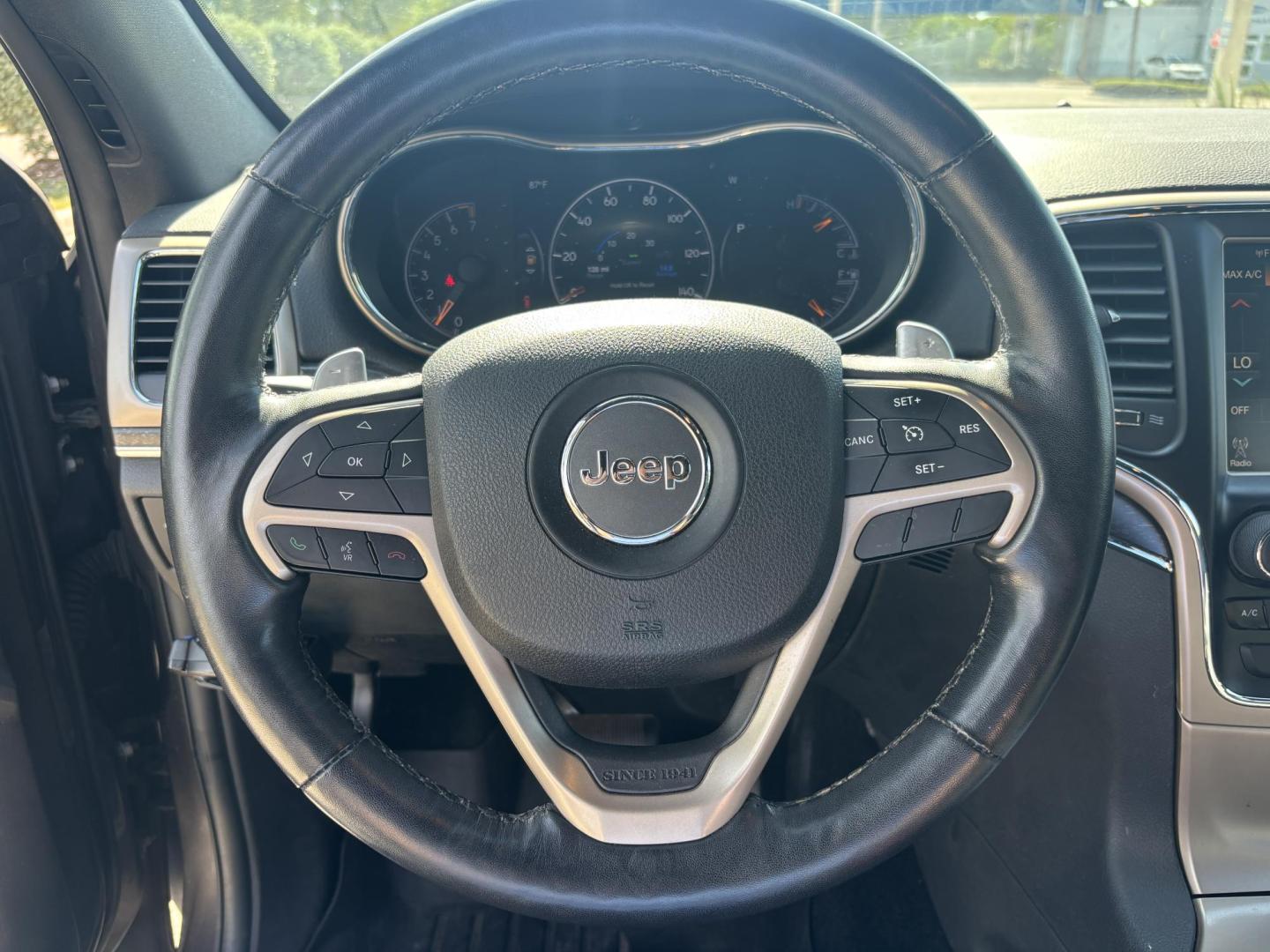 2015 GRAY /BLACK LEATHER Jeep Grand Cherokee Limited 4WD (1C4RJFBG5FC) with an 3.6L V6 DOHC 24V engine, 8-Speed Automatic transmission, located at 11170 Summerlin Square Dr., Fort Myers Beach, FL, 33931, (239) 999-7777, 26.493546, -81.941628 - 2015 Jeep Grand Cherokee Limited 4x4 – $14,500 – 111,395 Miles Now available at First Auto Credit Fort Myers Beach is this sharp 2015 Jeep Grand Cherokee Limited, a well-equipped midsize SUV that blends comfort, capability, and style. With 111,395 miles, a 3.6L V6 engine, and 4x4 capability, - Photo#25