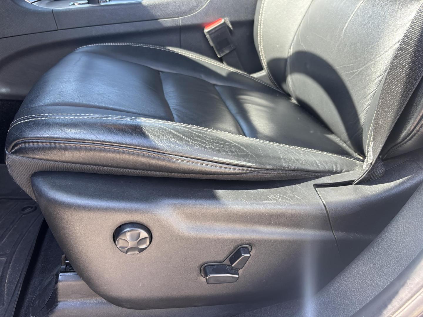 2015 GRAY /BLACK LEATHER Jeep Grand Cherokee Limited 4WD (1C4RJFBG5FC) with an 3.6L V6 DOHC 24V engine, 8-Speed Automatic transmission, located at 11170 Summerlin Square Dr., Fort Myers Beach, FL, 33931, (239) 999-7777, 26.493546, -81.941628 - 2015 Jeep Grand Cherokee Limited 4x4 – $14,500 – 111,395 Miles Now available at First Auto Credit Fort Myers Beach is this sharp 2015 Jeep Grand Cherokee Limited, a well-equipped midsize SUV that blends comfort, capability, and style. With 111,395 miles, a 3.6L V6 engine, and 4x4 capability, - Photo#11