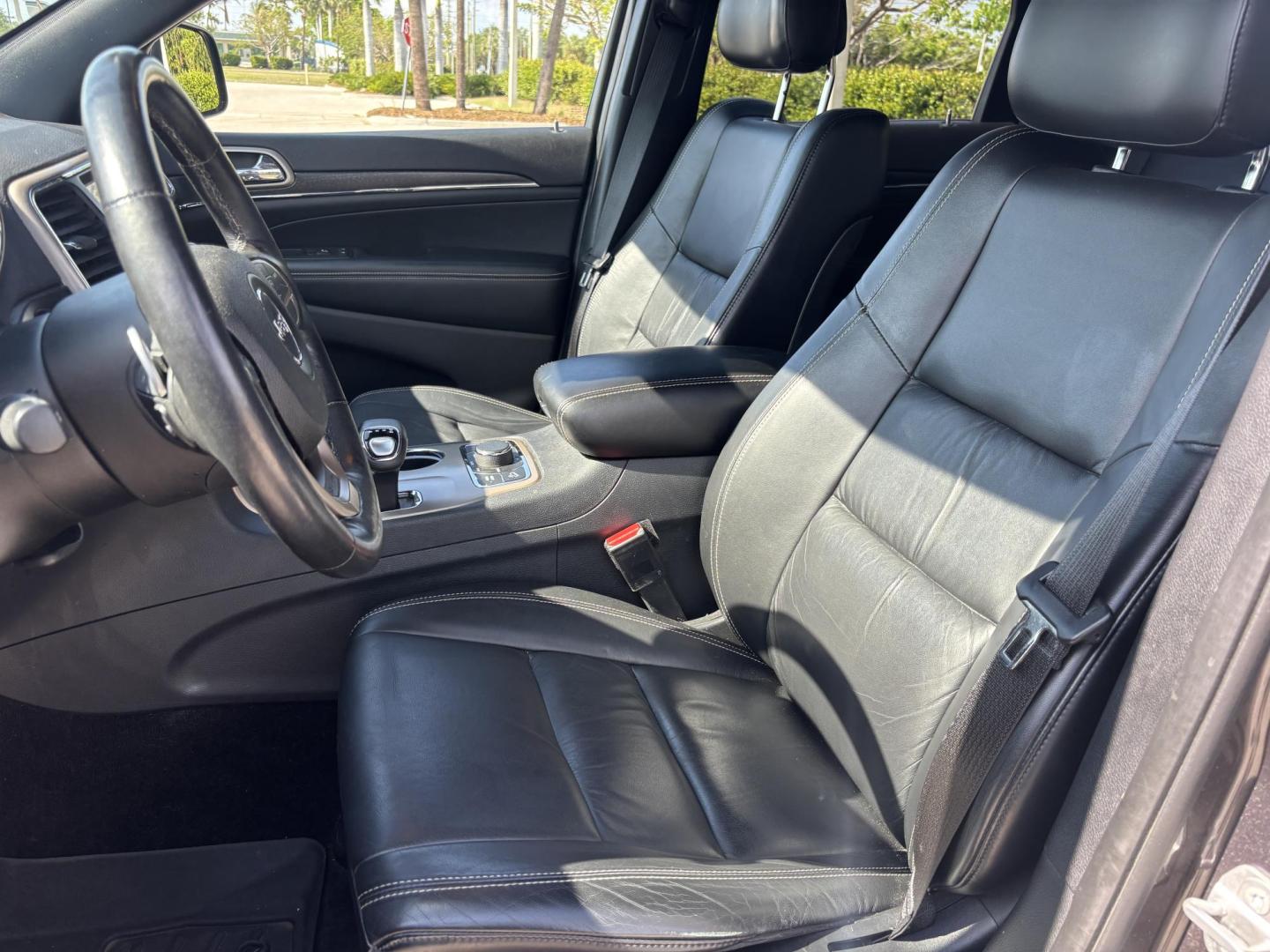 2015 GRAY /BLACK LEATHER Jeep Grand Cherokee Limited 4WD (1C4RJFBG5FC) with an 3.6L V6 DOHC 24V engine, 8-Speed Automatic transmission, located at 11170 Summerlin Square Dr., Fort Myers Beach, FL, 33931, (239) 999-7777, 26.493546, -81.941628 - 2015 Jeep Grand Cherokee Limited 4x4 – $14,500 – 111,395 Miles Now available at First Auto Credit Fort Myers Beach is this sharp 2015 Jeep Grand Cherokee Limited, a well-equipped midsize SUV that blends comfort, capability, and style. With 111,395 miles, a 3.6L V6 engine, and 4x4 capability, - Photo#10