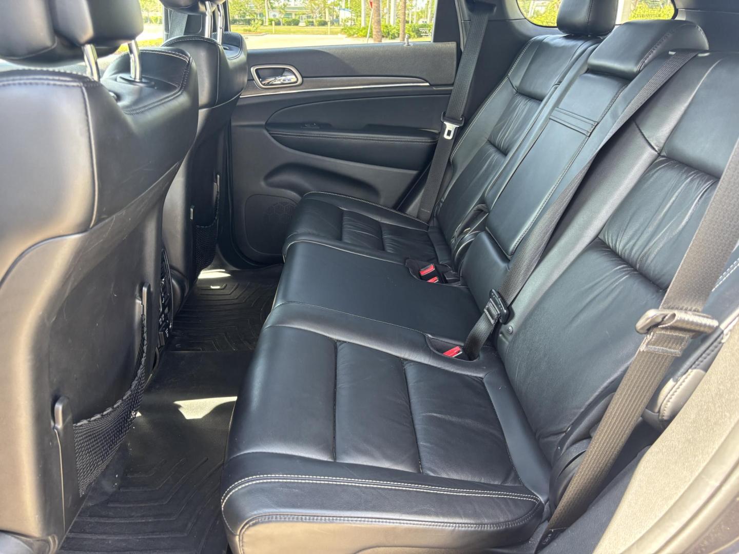 2015 GRAY /BLACK LEATHER Jeep Grand Cherokee Limited 4WD (1C4RJFBG5FC) with an 3.6L V6 DOHC 24V engine, 8-Speed Automatic transmission, located at 11170 Summerlin Square Dr., Fort Myers Beach, FL, 33931, (239) 999-7777, 26.493546, -81.941628 - 2015 Jeep Grand Cherokee Limited 4x4 – $14,500 – 111,395 Miles Now available at First Auto Credit Fort Myers Beach is this sharp 2015 Jeep Grand Cherokee Limited, a well-equipped midsize SUV that blends comfort, capability, and style. With 111,395 miles, a 3.6L V6 engine, and 4x4 capability, - Photo#18