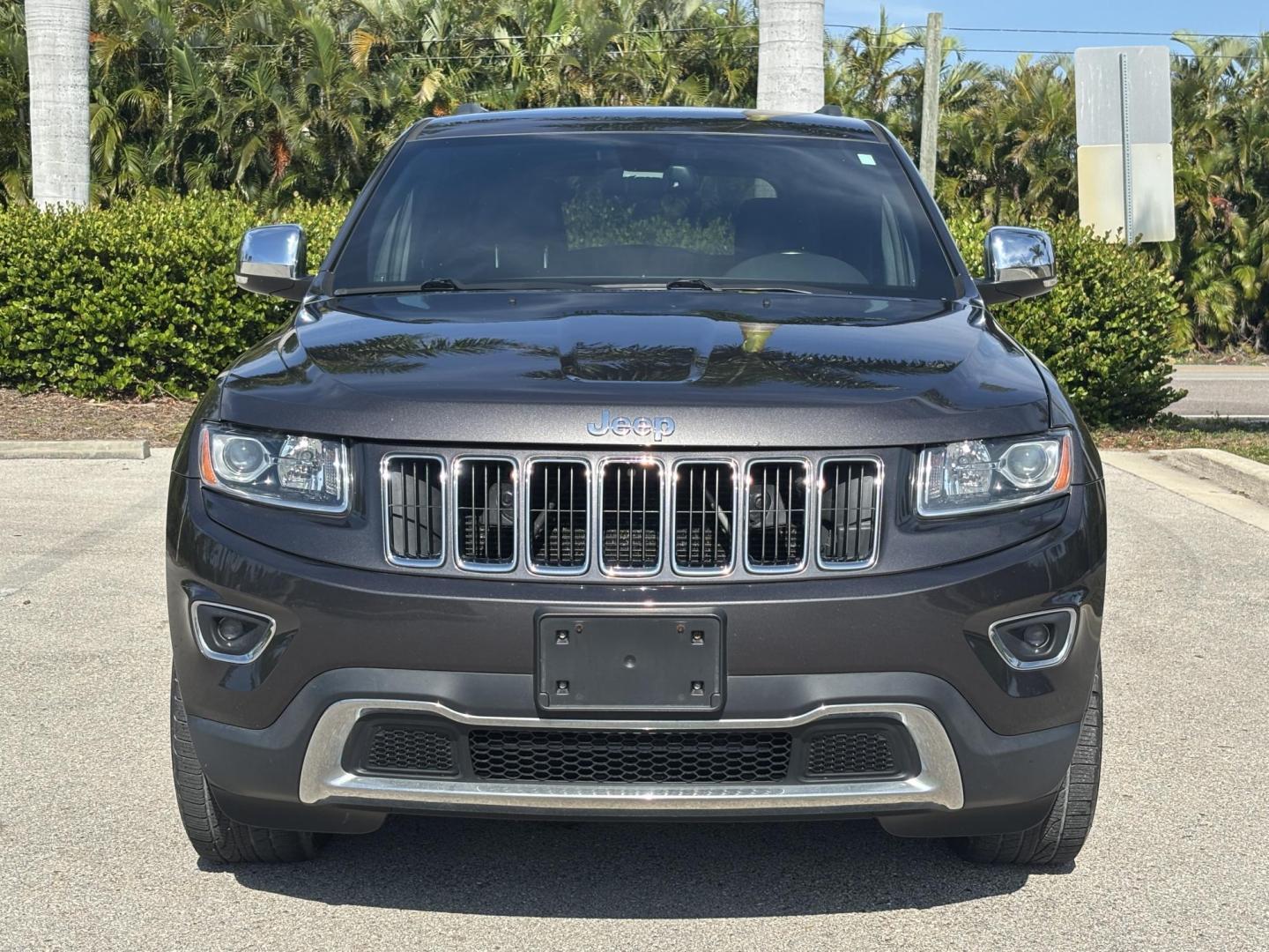 2015 GRAY /BLACK LEATHER Jeep Grand Cherokee Limited 4WD (1C4RJFBG5FC) with an 3.6L V6 DOHC 24V engine, 8-Speed Automatic transmission, located at 11170 Summerlin Square Dr., Fort Myers Beach, FL, 33931, (239) 999-7777, 26.493546, -81.941628 - 2015 Jeep Grand Cherokee Limited 4x4 – $14,500 – 111,395 Miles Now available at First Auto Credit Fort Myers Beach is this sharp 2015 Jeep Grand Cherokee Limited, a well-equipped midsize SUV that blends comfort, capability, and style. With 111,395 miles, a 3.6L V6 engine, and 4x4 capability, - Photo#2