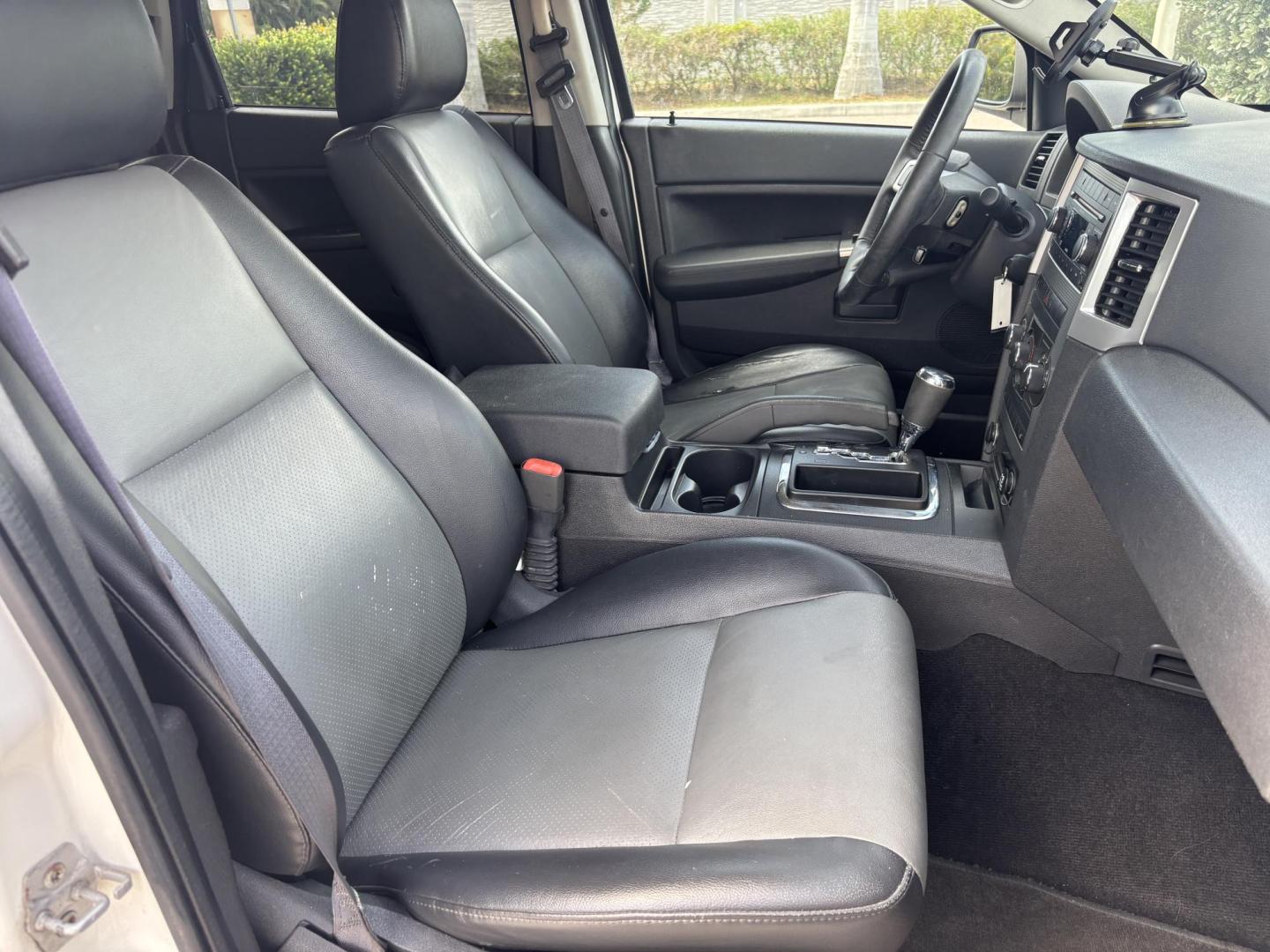 2008 WHITE /BLACK LEATHER Jeep Grand Cherokee Laredo 4WD (1J8GR48K08C) with an 3.7L V6 SOHC 12V engine, 5-Speed Automatic Overdrive transmission, located at 11170 Summerlin Square Dr., Fort Myers Beach, FL, 33931, (239) 999-7777, 26.493546, -81.941628 - Photo#14