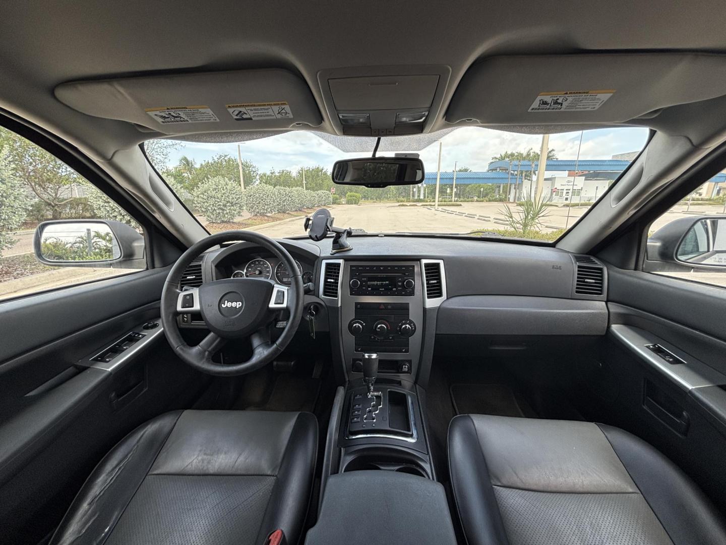 2008 WHITE /BLACK LEATHER Jeep Grand Cherokee Laredo 4WD (1J8GR48K08C) with an 3.7L V6 SOHC 12V engine, 5-Speed Automatic Overdrive transmission, located at 11170 Summerlin Square Dr., Fort Myers Beach, FL, 33931, (239) 999-7777, 26.493546, -81.941628 - Photo#9