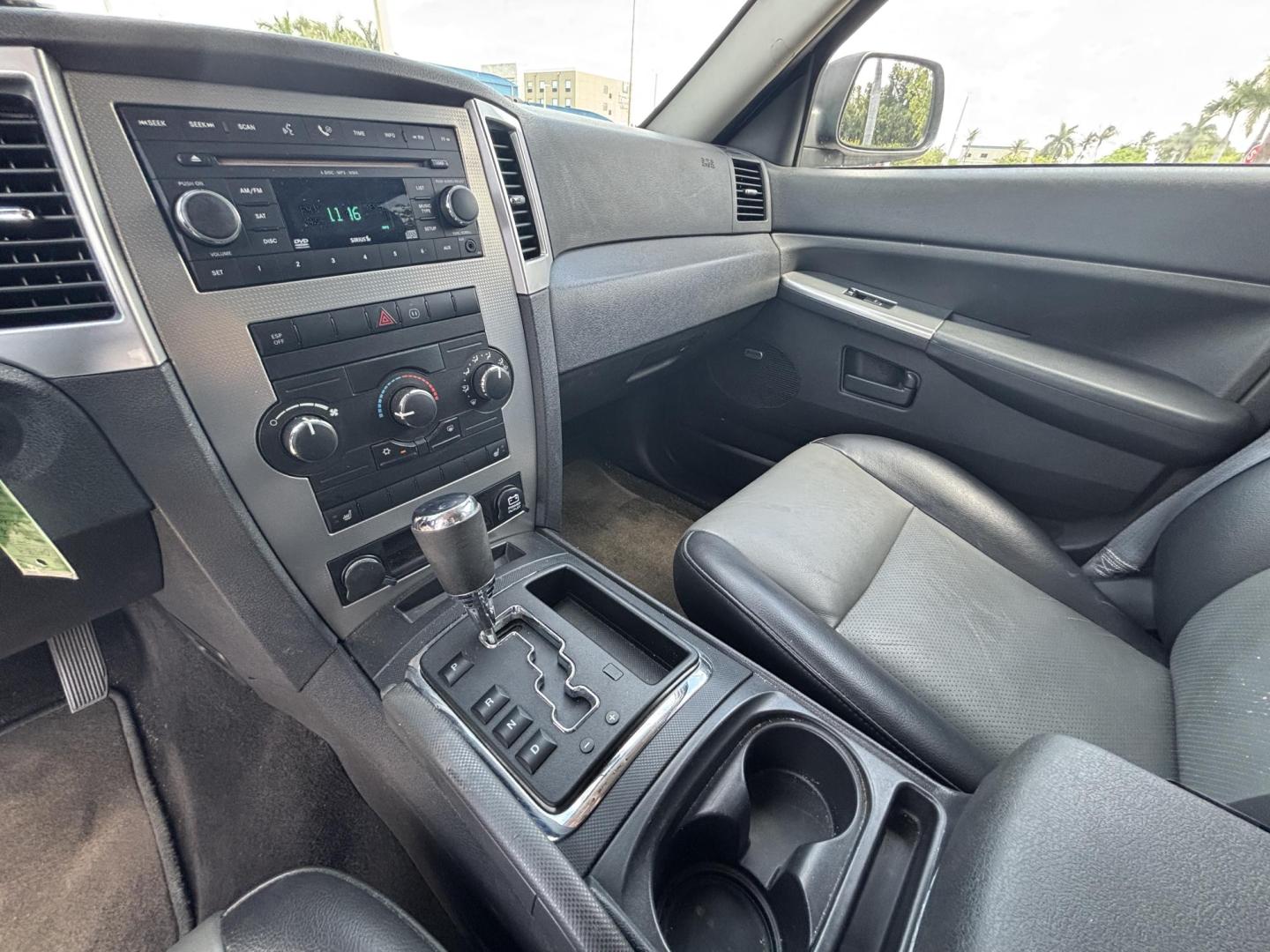 2008 WHITE /BLACK LEATHER Jeep Grand Cherokee Laredo 4WD (1J8GR48K08C) with an 3.7L V6 SOHC 12V engine, 5-Speed Automatic Overdrive transmission, located at 11170 Summerlin Square Dr., Fort Myers Beach, FL, 33931, (239) 999-7777, 26.493546, -81.941628 - Photo#12