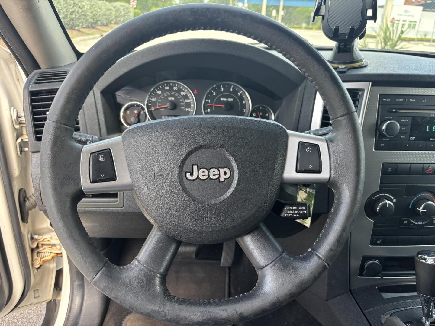 2008 WHITE /BLACK LEATHER Jeep Grand Cherokee Laredo 4WD (1J8GR48K08C) with an 3.7L V6 SOHC 12V engine, 5-Speed Automatic Overdrive transmission, located at 11170 Summerlin Square Dr., Fort Myers Beach, FL, 33931, (239) 999-7777, 26.493546, -81.941628 - Photo#21