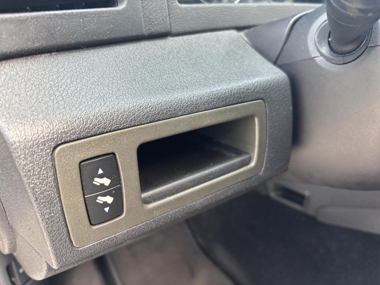 2008 WHITE /BLACK LEATHER Jeep Grand Cherokee Laredo 4WD (1J8GR48K08C) with an 3.7L V6 SOHC 12V engine, 5-Speed Automatic Overdrive transmission, located at 11170 Summerlin Square Dr., Fort Myers Beach, FL, 33931, (239) 999-7777, 26.493546, -81.941628 - Photo#20