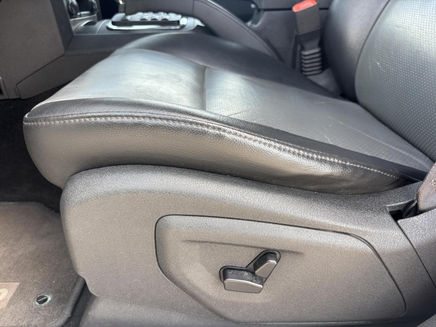 2008 WHITE /BLACK LEATHER Jeep Grand Cherokee Laredo 4WD (1J8GR48K08C) with an 3.7L V6 SOHC 12V engine, 5-Speed Automatic Overdrive transmission, located at 11170 Summerlin Square Dr., Fort Myers Beach, FL, 33931, (239) 999-7777, 26.493546, -81.941628 - Photo#11