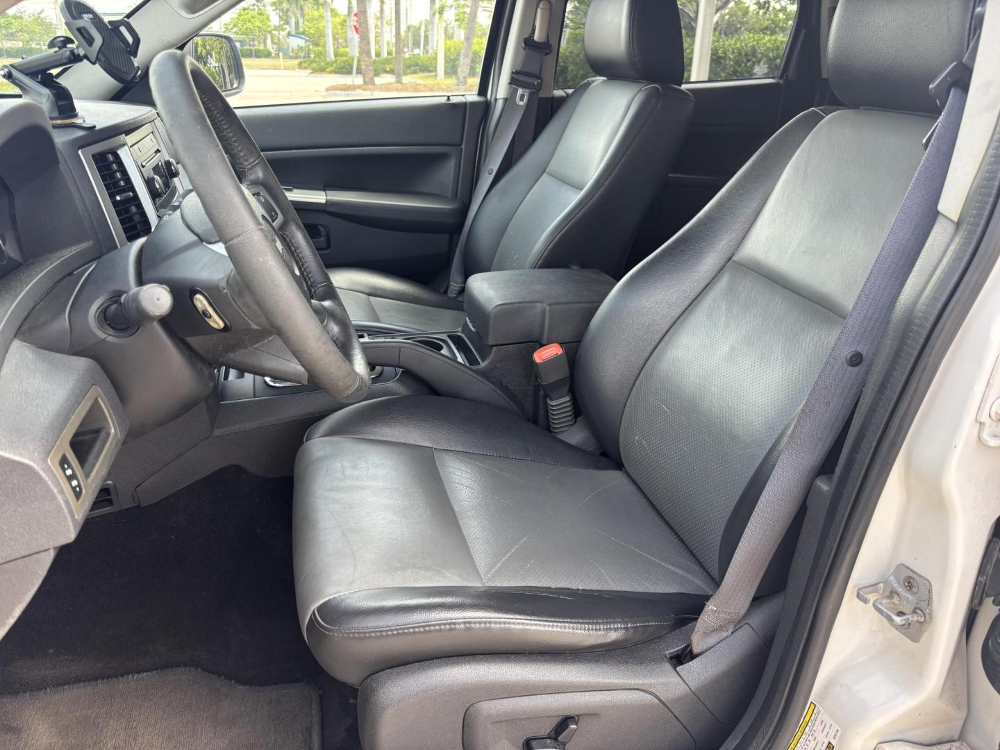 2008 WHITE /BLACK LEATHER Jeep Grand Cherokee Laredo 4WD (1J8GR48K08C) with an 3.7L V6 SOHC 12V engine, 5-Speed Automatic Overdrive transmission, located at 11170 Summerlin Square Dr., Fort Myers Beach, FL, 33931, (239) 999-7777, 26.493546, -81.941628 - Photo#10