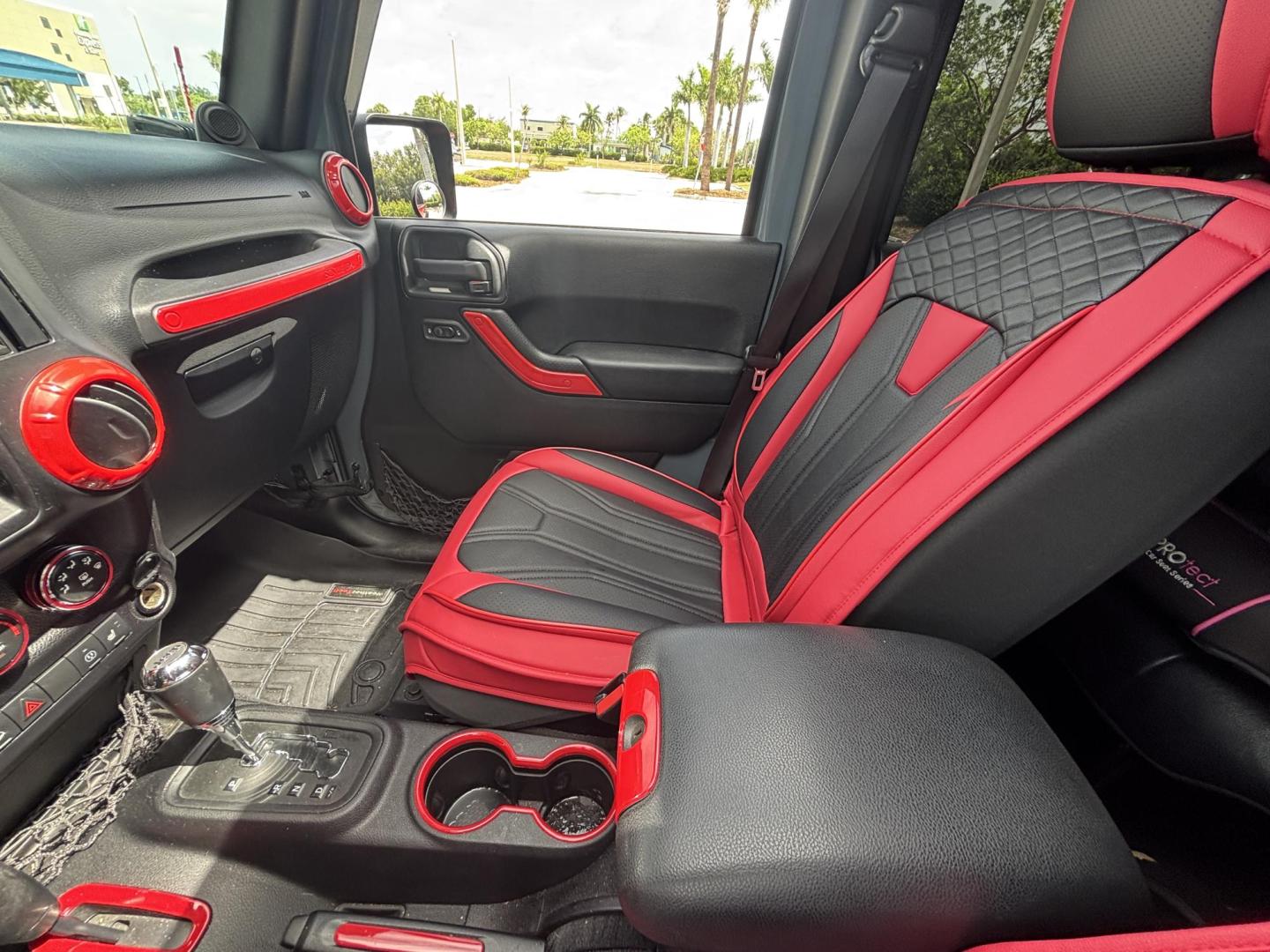 2014 GRAY /BLACK LEATHER Jeep Wrangler Unlimited Sahara 4WD (1C4BJWEG9EL) with an 3.6L V6 DOHC 24V FFV engine, located at 11170 Summerlin Square Dr., Fort Myers Beach, FL, 33931, (239) 999-7777, 26.493546, -81.941628 - Photo#14
