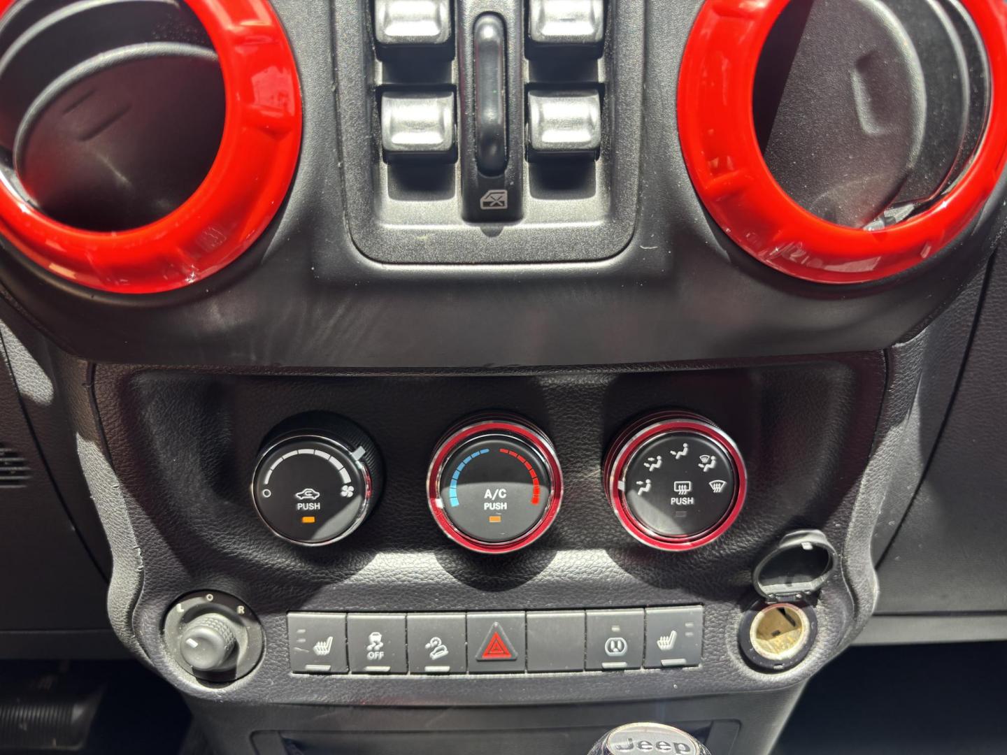 2014 GRAY /BLACK LEATHER Jeep Wrangler Unlimited Sahara 4WD (1C4BJWEG9EL) with an 3.6L V6 DOHC 24V FFV engine, located at 11170 Summerlin Square Dr., Fort Myers Beach, FL, 33931, (239) 999-7777, 26.493546, -81.941628 - Photo#16