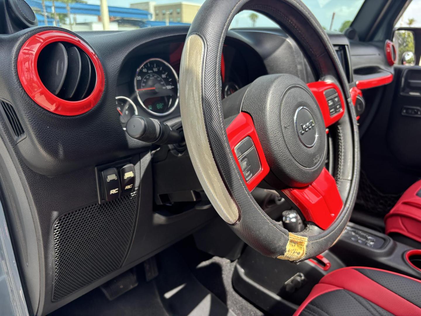 2014 GRAY /BLACK LEATHER Jeep Wrangler Unlimited Sahara 4WD (1C4BJWEG9EL) with an 3.6L V6 DOHC 24V FFV engine, located at 11170 Summerlin Square Dr., Fort Myers Beach, FL, 33931, (239) 999-7777, 26.493546, -81.941628 - Photo#9