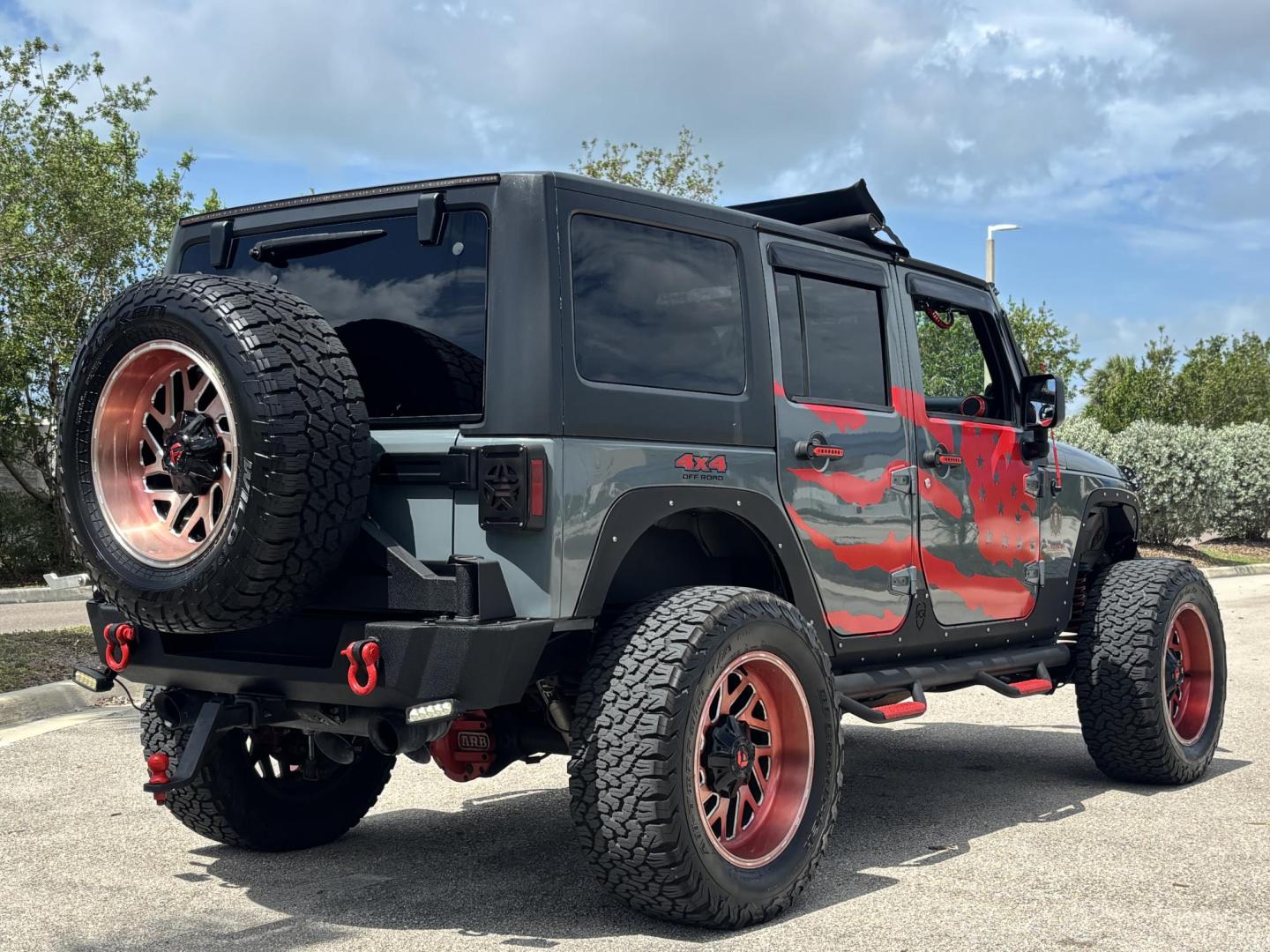 2014 GRAY /BLACK LEATHER Jeep Wrangler Unlimited Sahara 4WD (1C4BJWEG9EL) with an 3.6L V6 DOHC 24V FFV engine, located at 11170 Summerlin Square Dr., Fort Myers Beach, FL, 33931, (239) 999-7777, 26.493546, -81.941628 - Photo#6