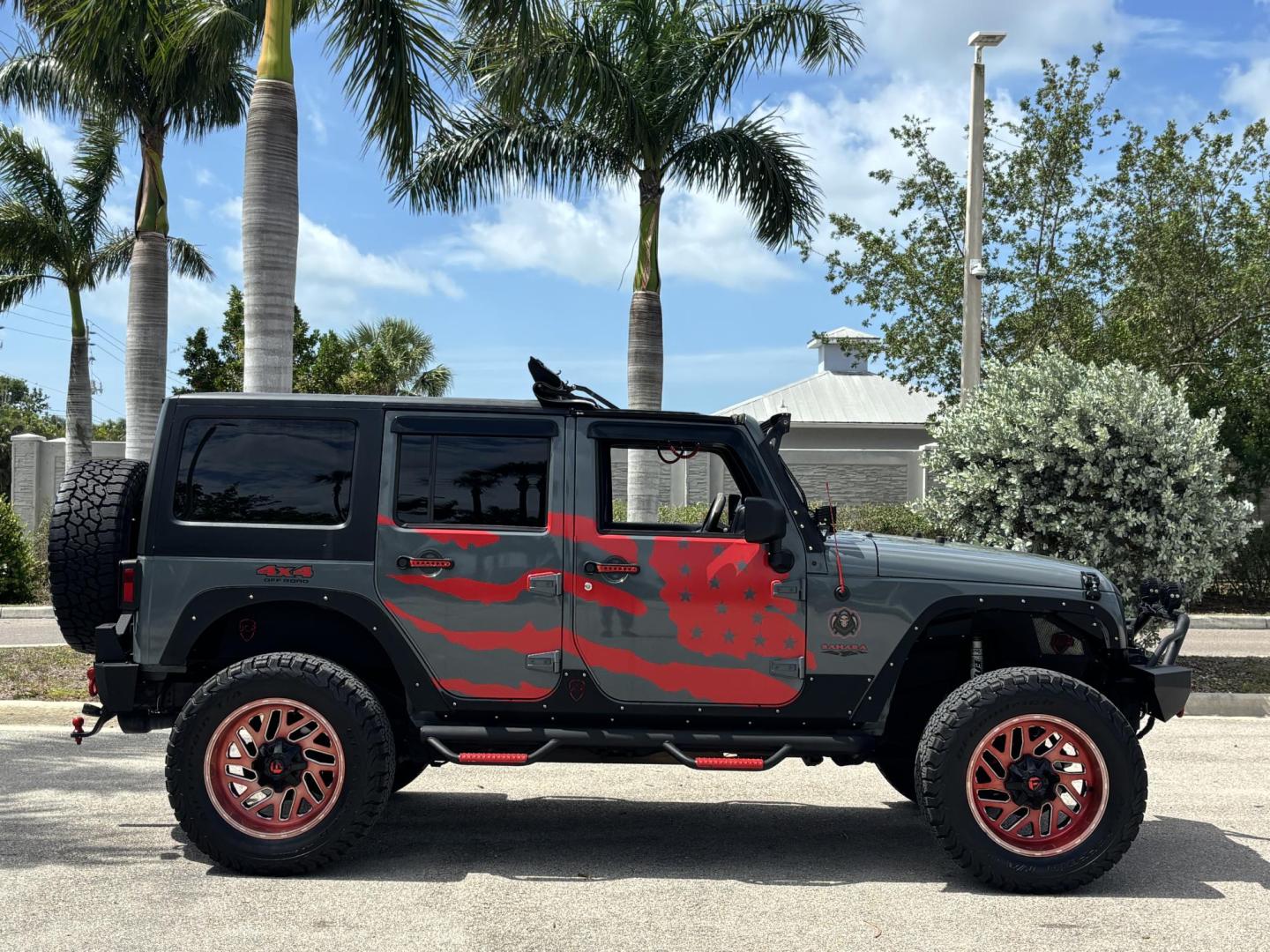 2014 GRAY /BLACK LEATHER Jeep Wrangler Unlimited Sahara 4WD (1C4BJWEG9EL) with an 3.6L V6 DOHC 24V FFV engine, located at 11170 Summerlin Square Dr., Fort Myers Beach, FL, 33931, (239) 999-7777, 26.493546, -81.941628 - Photo#4