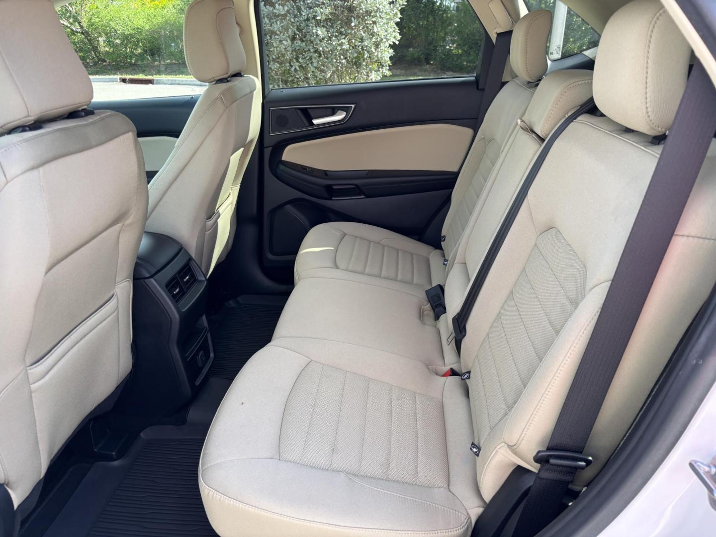 2020 WHITE /Tan Cloth FORD EDGE SE (2FMPK3G98LB) with an 2.0L engine, Automatic transmission, located at 11170 Summerlin Square Dr., Fort Myers Beach, FL, 33931, (239) 999-7777, 26.493546, -81.941628 - 1 Owner No Damage No Accident Carfax - Photo#16