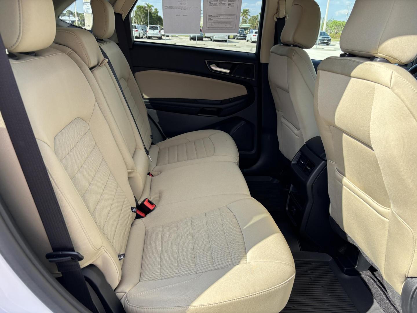 2020 WHITE /Tan Cloth FORD EDGE SE (2FMPK3G98LB) with an 2.0L engine, Automatic transmission, located at 11170 Summerlin Square Dr., Fort Myers Beach, FL, 33931, (239) 999-7777, 26.493546, -81.941628 - 1 Owner No Damage No Accident Carfax - Photo#12