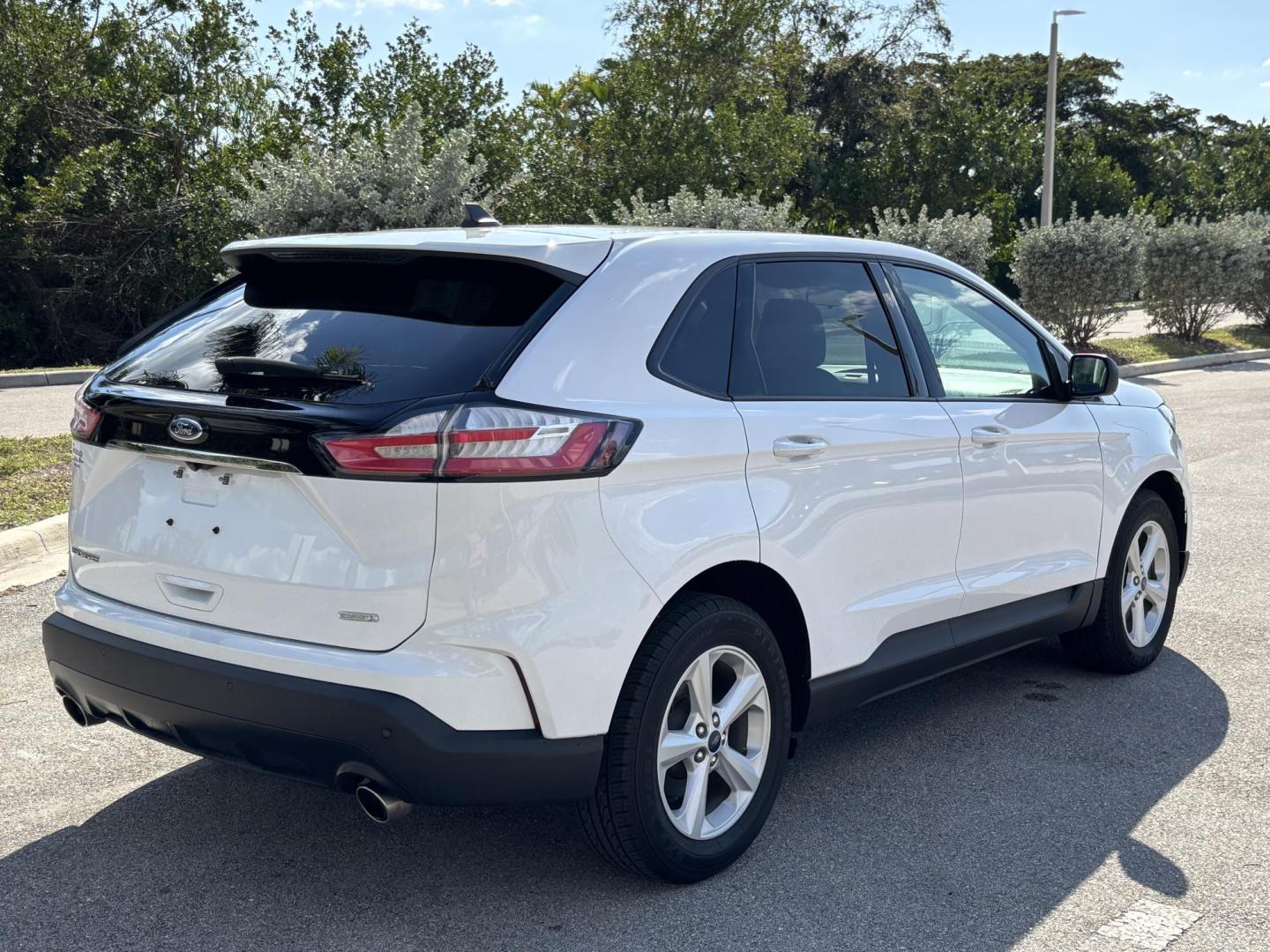 2020 WHITE /Tan Cloth FORD EDGE SE (2FMPK3G98LB) with an 2.0L engine, Automatic transmission, located at 11170 Summerlin Square Dr., Fort Myers Beach, FL, 33931, (239) 999-7777, 26.493546, -81.941628 - 1 Owner No Damage No Accident Carfax - Photo#6