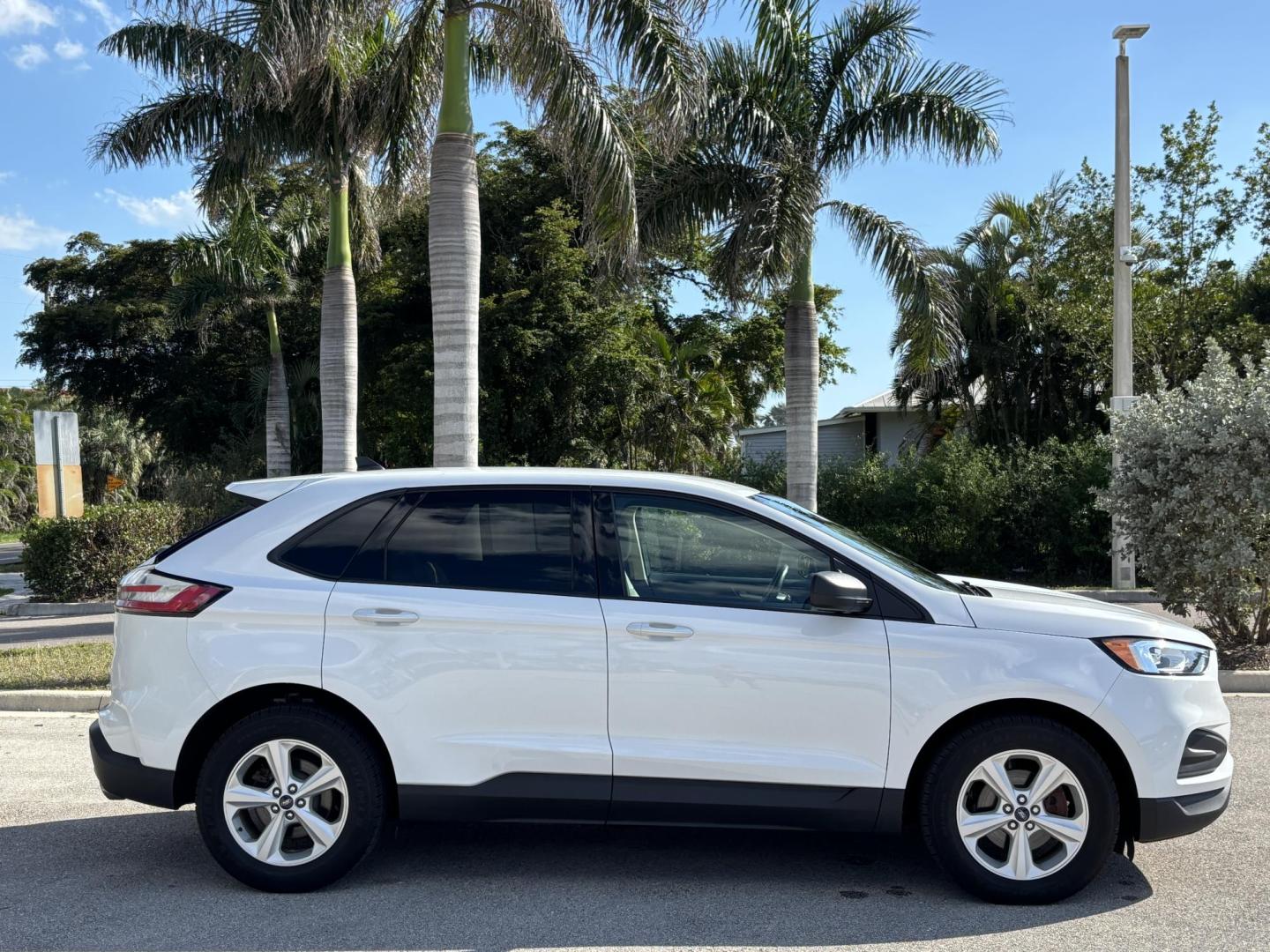 2020 WHITE /Tan Cloth FORD EDGE SE (2FMPK3G98LB) with an 2.0L engine, Automatic transmission, located at 11170 Summerlin Square Dr., Fort Myers Beach, FL, 33931, (239) 999-7777, 26.493546, -81.941628 - 1 Owner No Damage No Accident Carfax - Photo#3