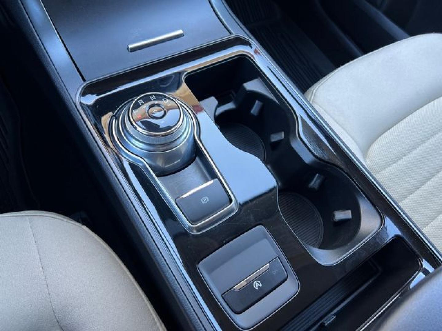 2020 WHITE /Tan Cloth FORD EDGE SE (2FMPK3G98LB) with an 2.0L engine, Automatic transmission, located at 11170 Summerlin Square Dr., Fort Myers Beach, FL, 33931, (239) 999-7777, 26.493546, -81.941628 - 1 Owner No Damage No Accident Carfax - Photo#31