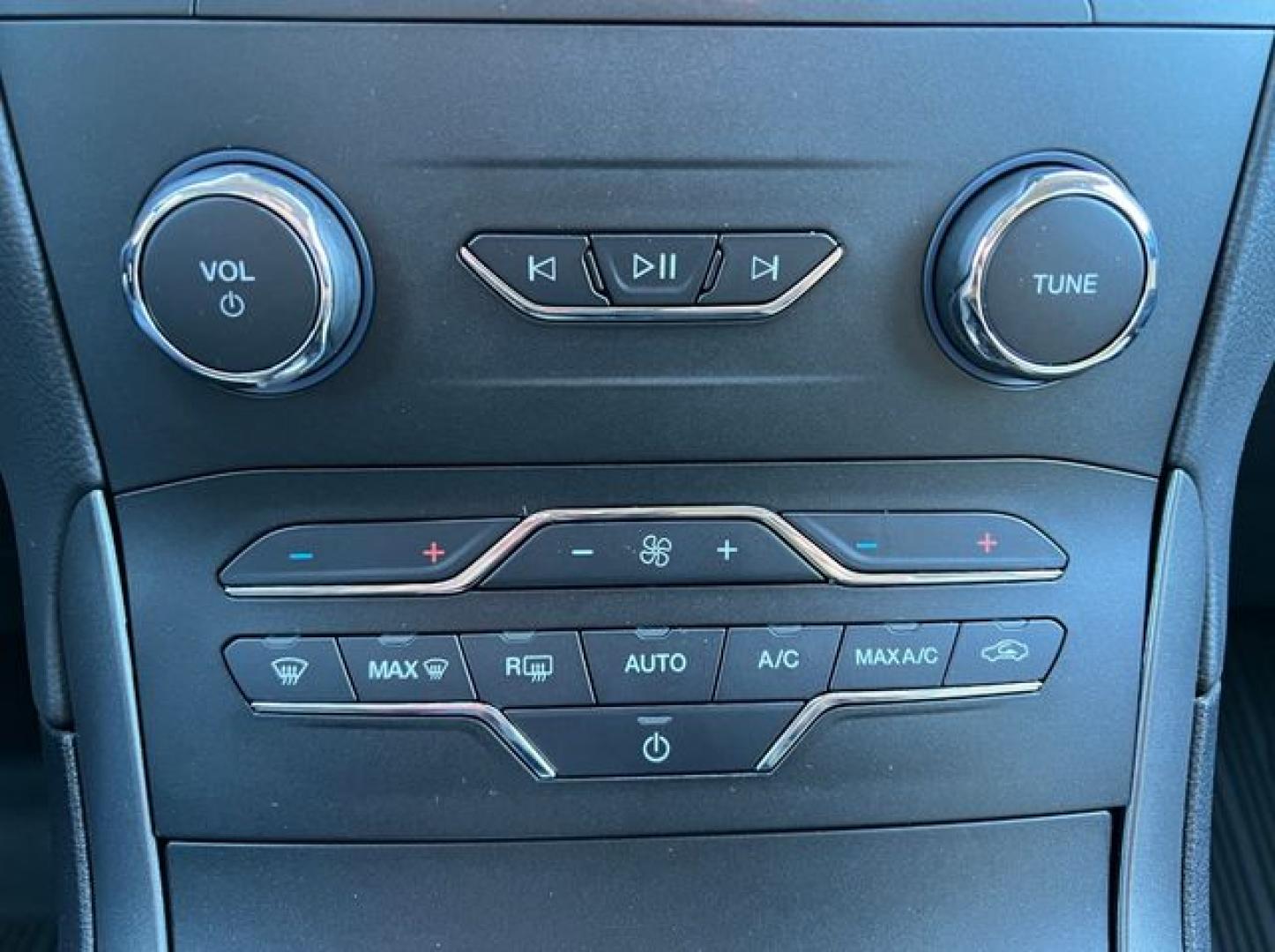 2020 WHITE /Tan Cloth FORD EDGE SE (2FMPK3G98LB) with an 2.0L engine, Automatic transmission, located at 11170 Summerlin Square Dr., Fort Myers Beach, FL, 33931, (239) 999-7777, 26.493546, -81.941628 - 1 Owner No Damage No Accident Carfax - Photo#30