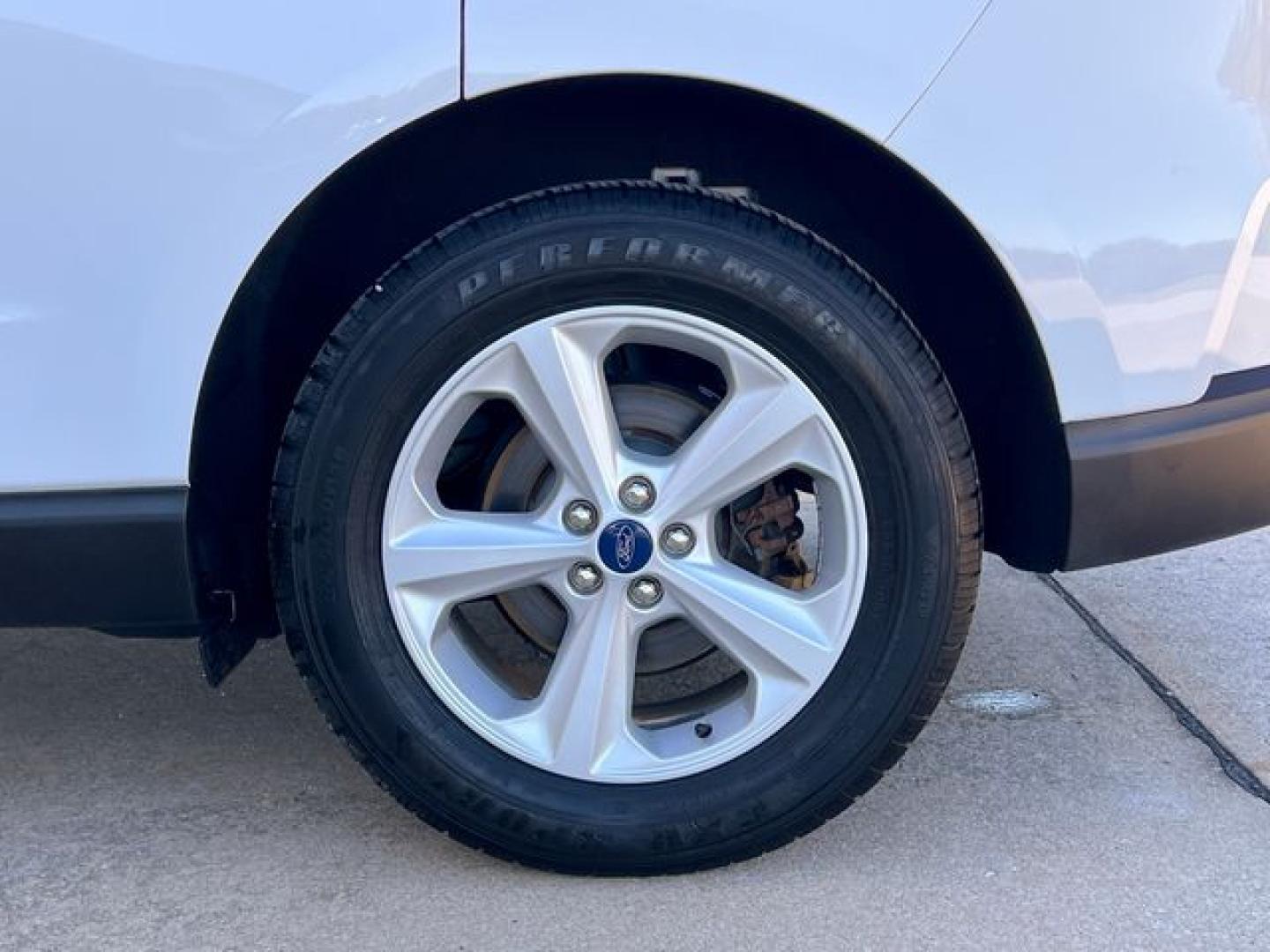 2020 WHITE /Tan Cloth FORD EDGE SE (2FMPK3G98LB) with an 2.0L engine, Automatic transmission, located at 11170 Summerlin Square Dr., Fort Myers Beach, FL, 33931, (239) 999-7777, 26.493546, -81.941628 - 1 Owner No Damage No Accident Carfax - Photo#37